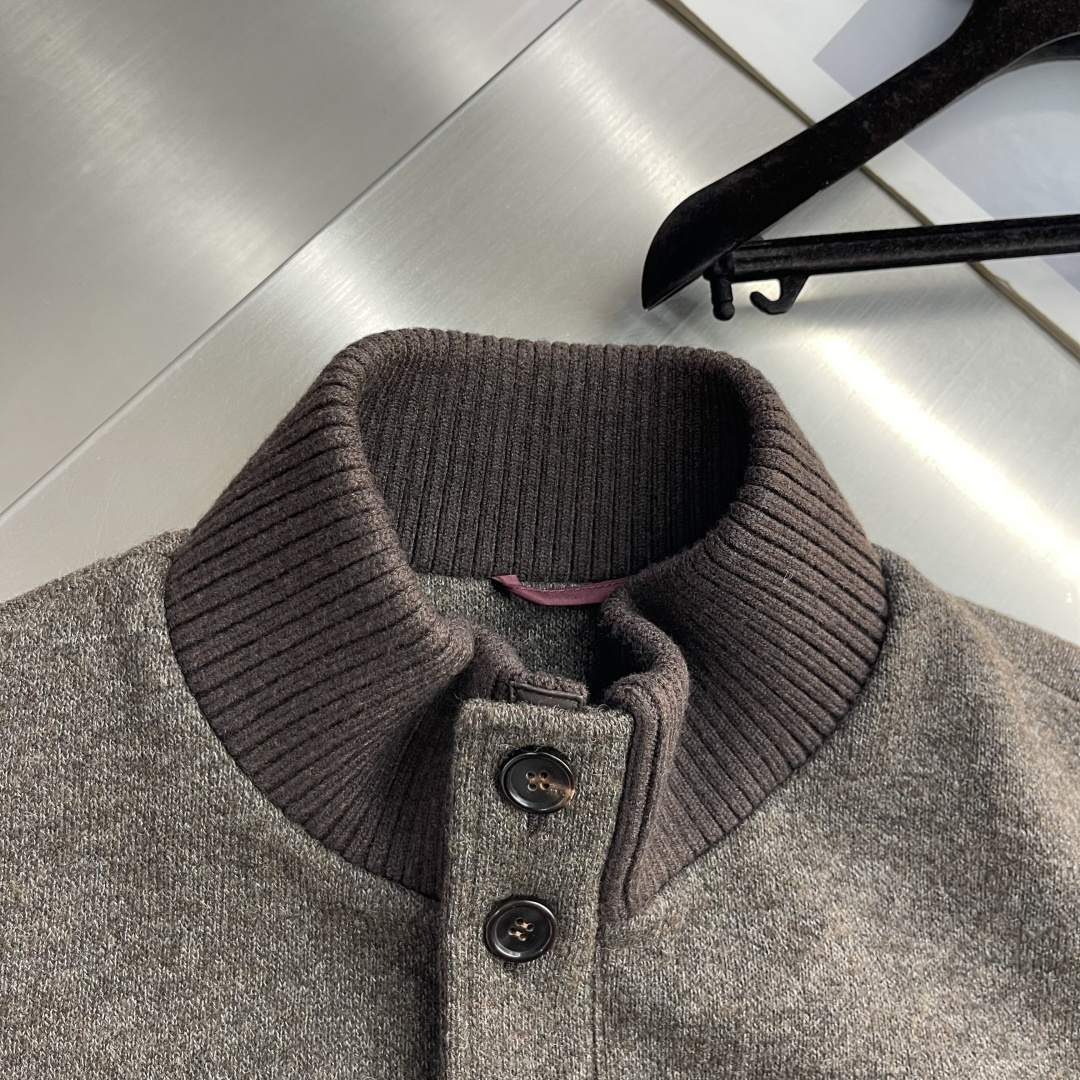 -Brioni 经典意式羊毛混纺休闲棒球夹克 面料与配置:面料采用54.7%腈纶+30.2%聚酯纤维+9.7%锦 -Brioni 经典意式羊毛混纺休闲棒球夹克 面料与配置:面料采用54.7%腈纶+30.2%聚酯纤维+9.7%锦