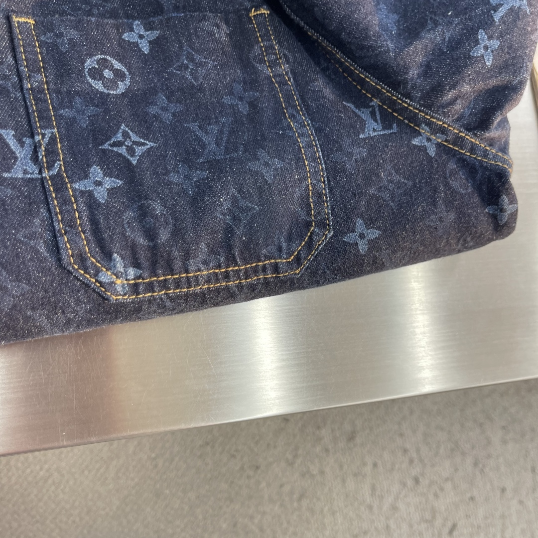 -驴牌 26FW Monogram满印牛仔工装夹克外套 12安赛络纺激光定位烧花面料 定位裁床 雷射激光 成衣洗 -驴牌 26FW Monogram满印牛仔工装夹克外套 12安赛络纺激光定位烧花面料 定位裁床 雷射激光 成衣洗