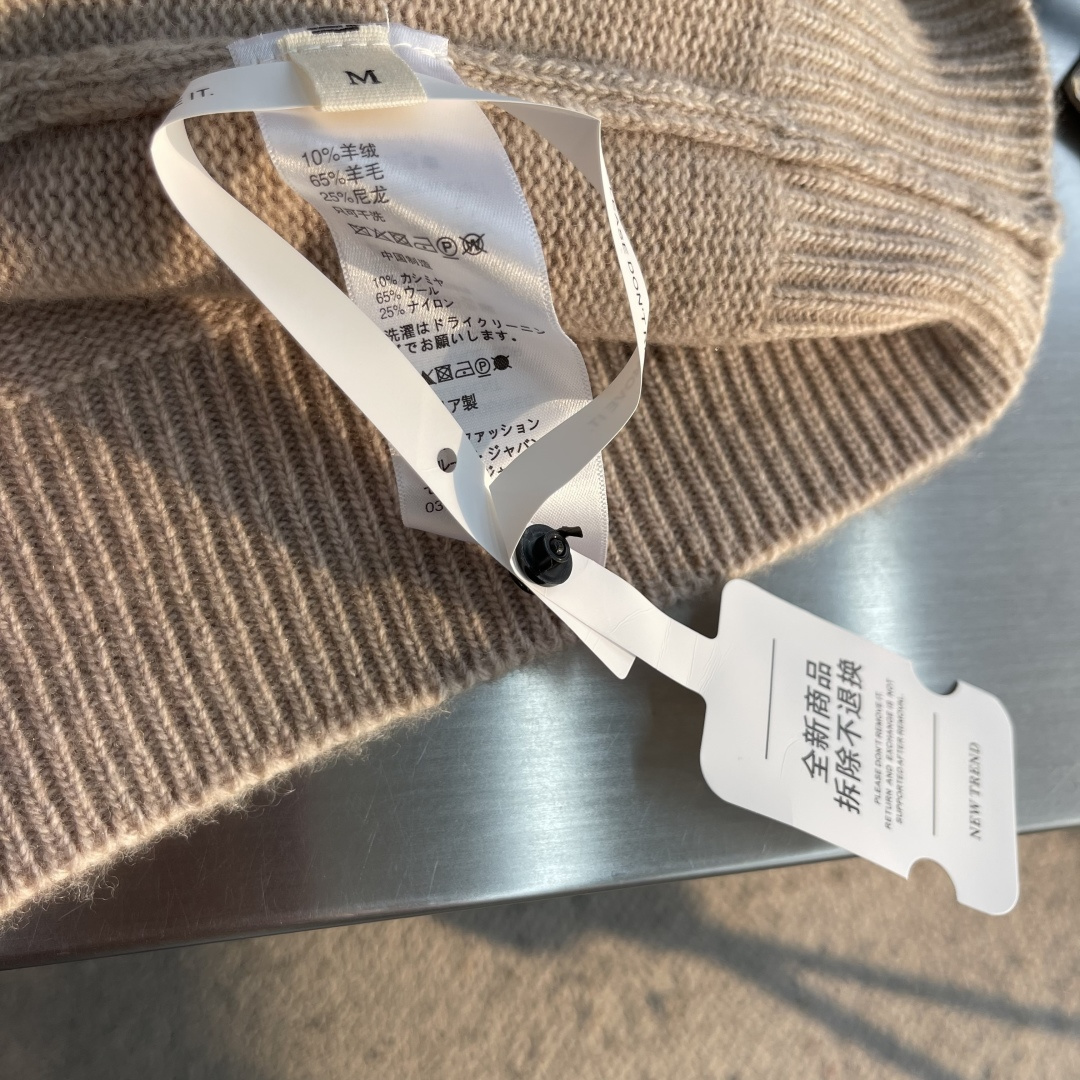 -PRAD     26fw新款纯色倒三角针织毛衣长袖  男女同款  码数：S.M.L.XL 衣长	64	66	68	7