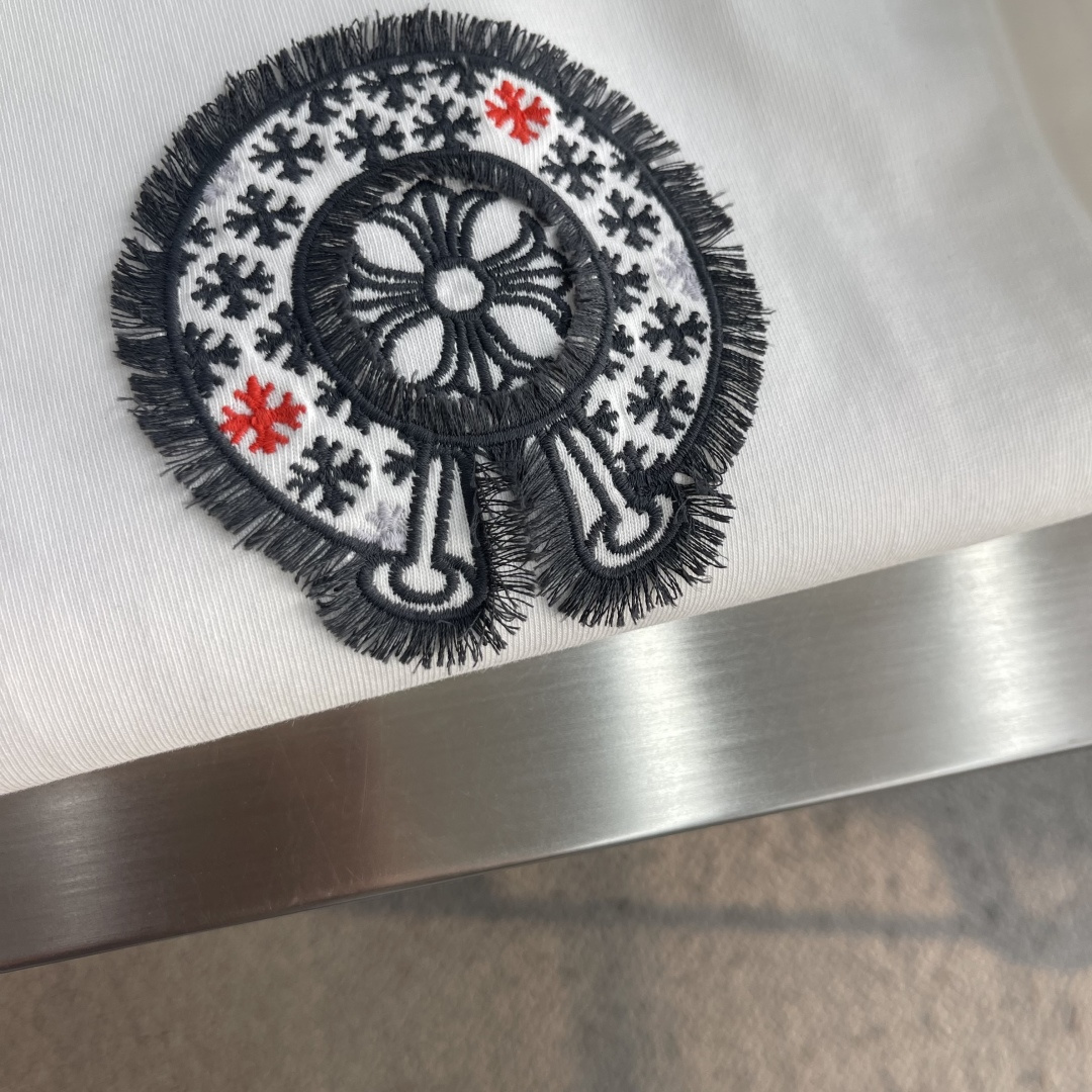 -CH 克罗心    重工流苏刺绣长袖｜转身即是高光 经典马蹄图腾新作，这件长袖真的把细节拉满！流苏毛边立体刺绣，不是平