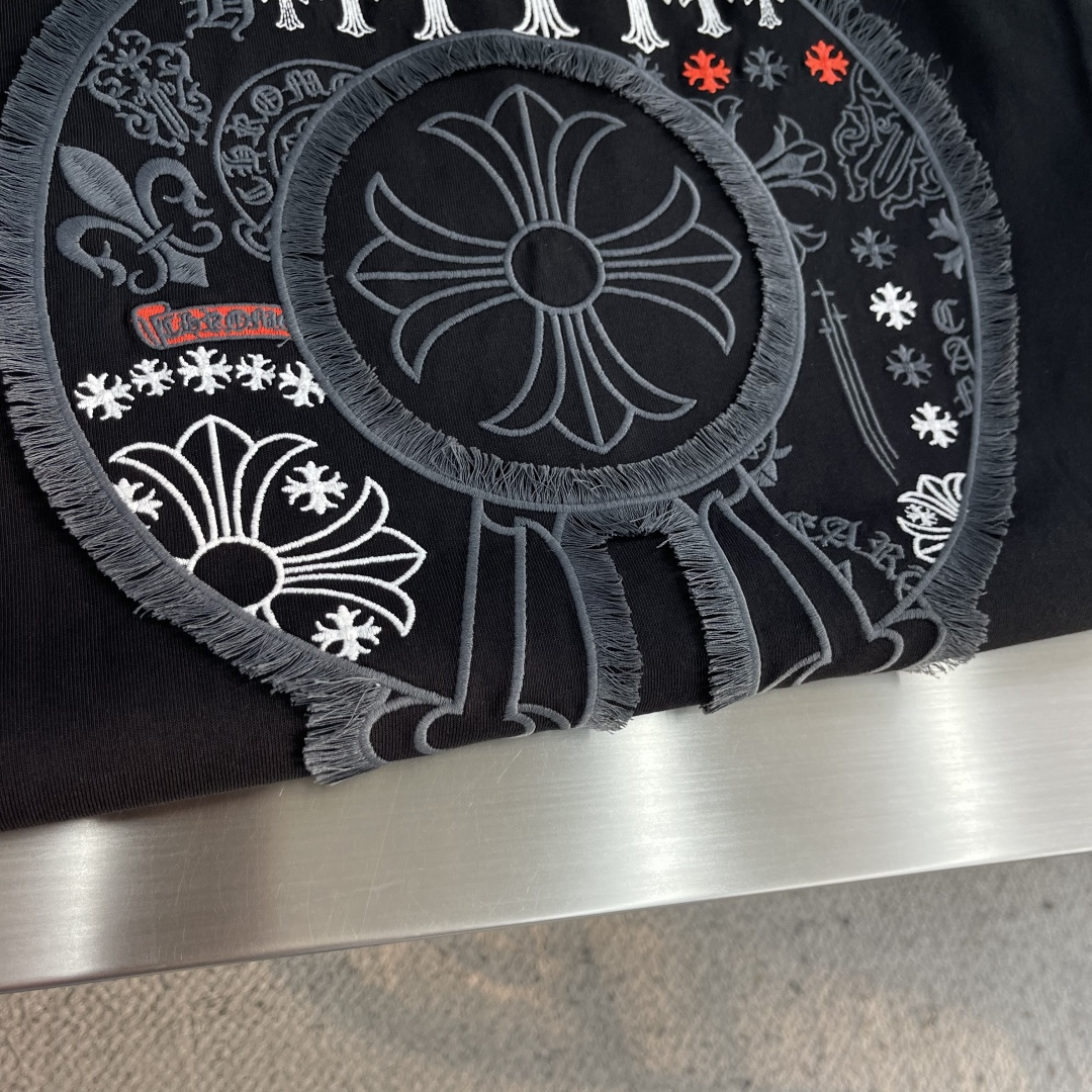 -CH 克罗心    重工流苏刺绣长袖｜转身即是高光 经典马蹄图腾新作，这件长袖真的把细节拉满！流苏毛边立体刺绣，不是平