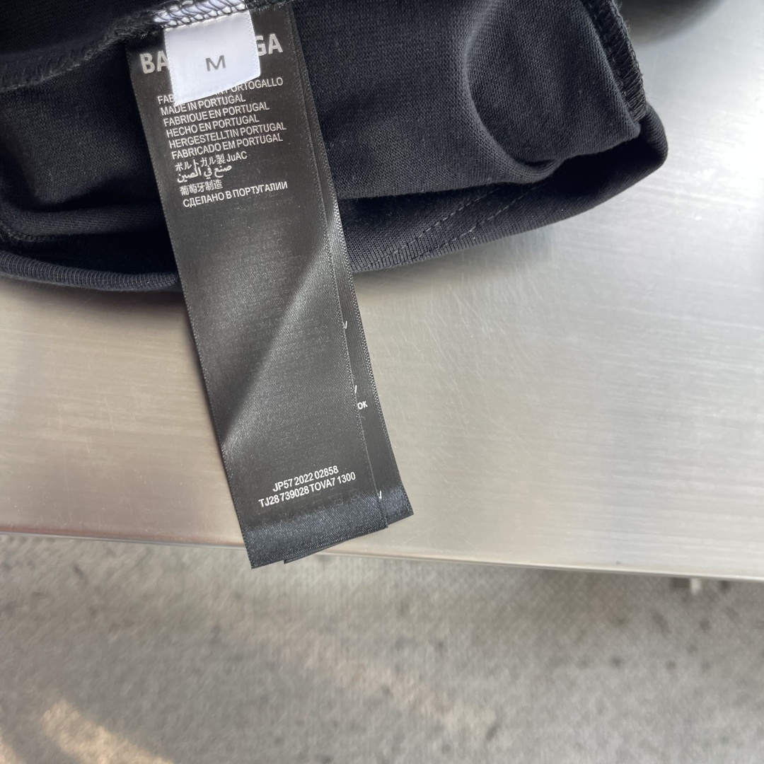 -Balenciag    秋季新款长袖｜品牌logo重工刺绣 这件长袖真的把低调奢华拿捏住 胸前立体刺绣BB标识，针脚