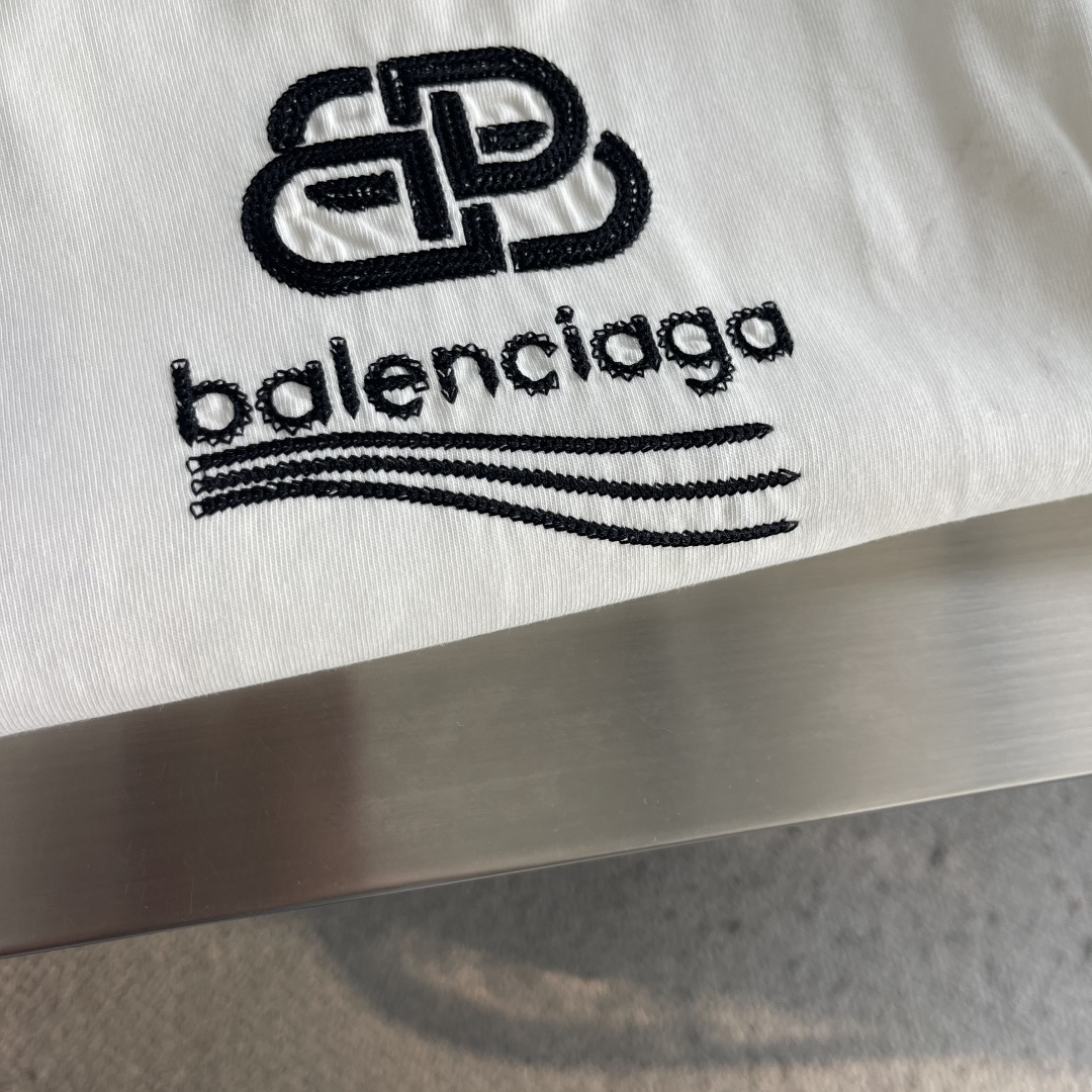 -Balenciag    秋季新款长袖｜品牌logo重工刺绣 这件长袖真的把低调奢华拿捏住 胸前立体刺绣BB标识，针脚