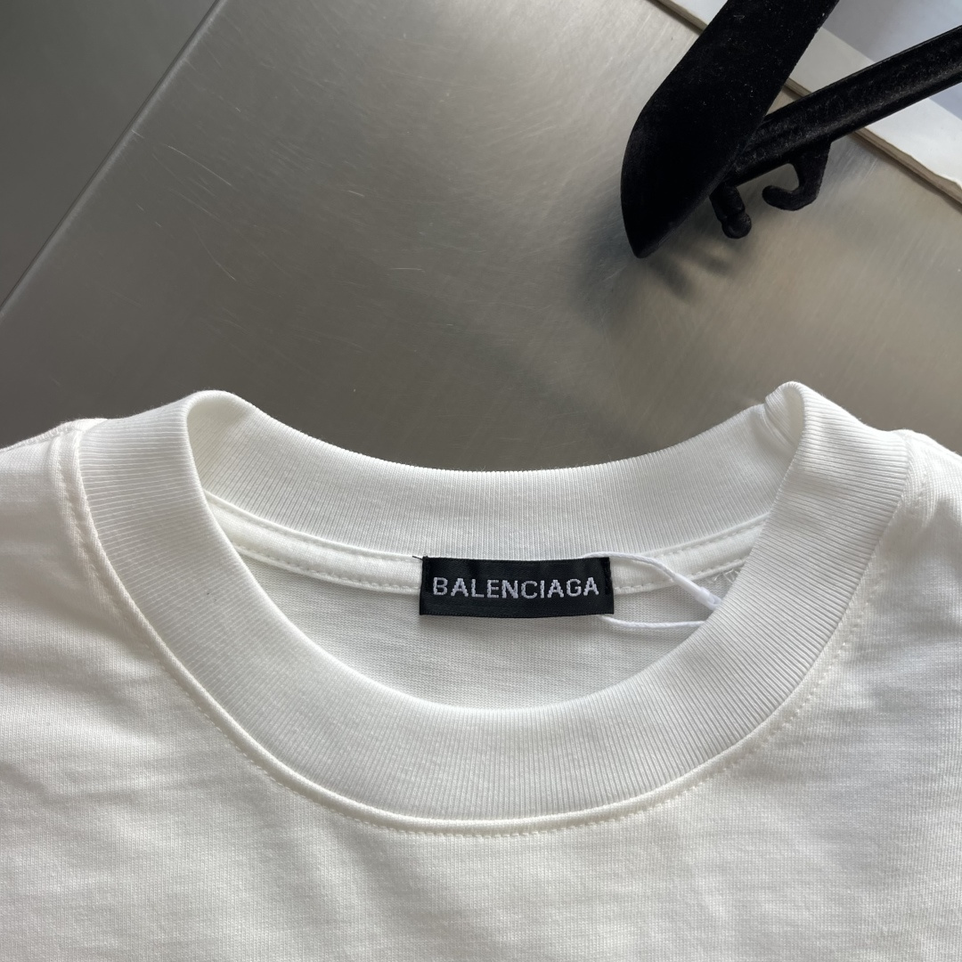 -Balenciag    秋季新款长袖｜品牌logo重工刺绣 这件长袖真的把低调奢华拿捏住 胸前立体刺绣BB标识，针脚