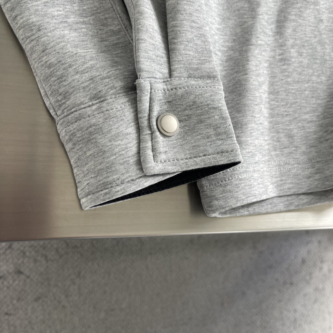 -MM6 马吉拉 拼接领长袖Polo|早秋新款✨ 牛仔撞色翻领,设计感恰到好处,不浮夸 垂顺针织面料,上身软糯透气 -MM6 马吉拉 拼接领长袖Polo|早秋新款✨ 牛仔撞色翻领,设计感恰到好处,不浮夸 垂顺针织面料,上身软糯透气