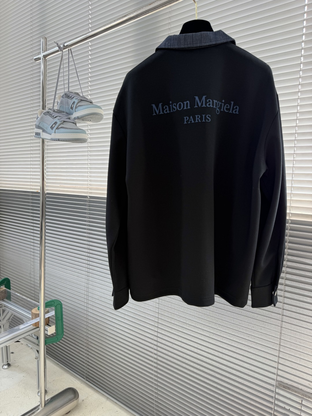 -MM6 马吉拉    拼接领长袖Polo｜早秋新款✨ 牛仔撞色翻领，设计感恰到好处，不浮夸 垂顺针织面料，上身软糯透气