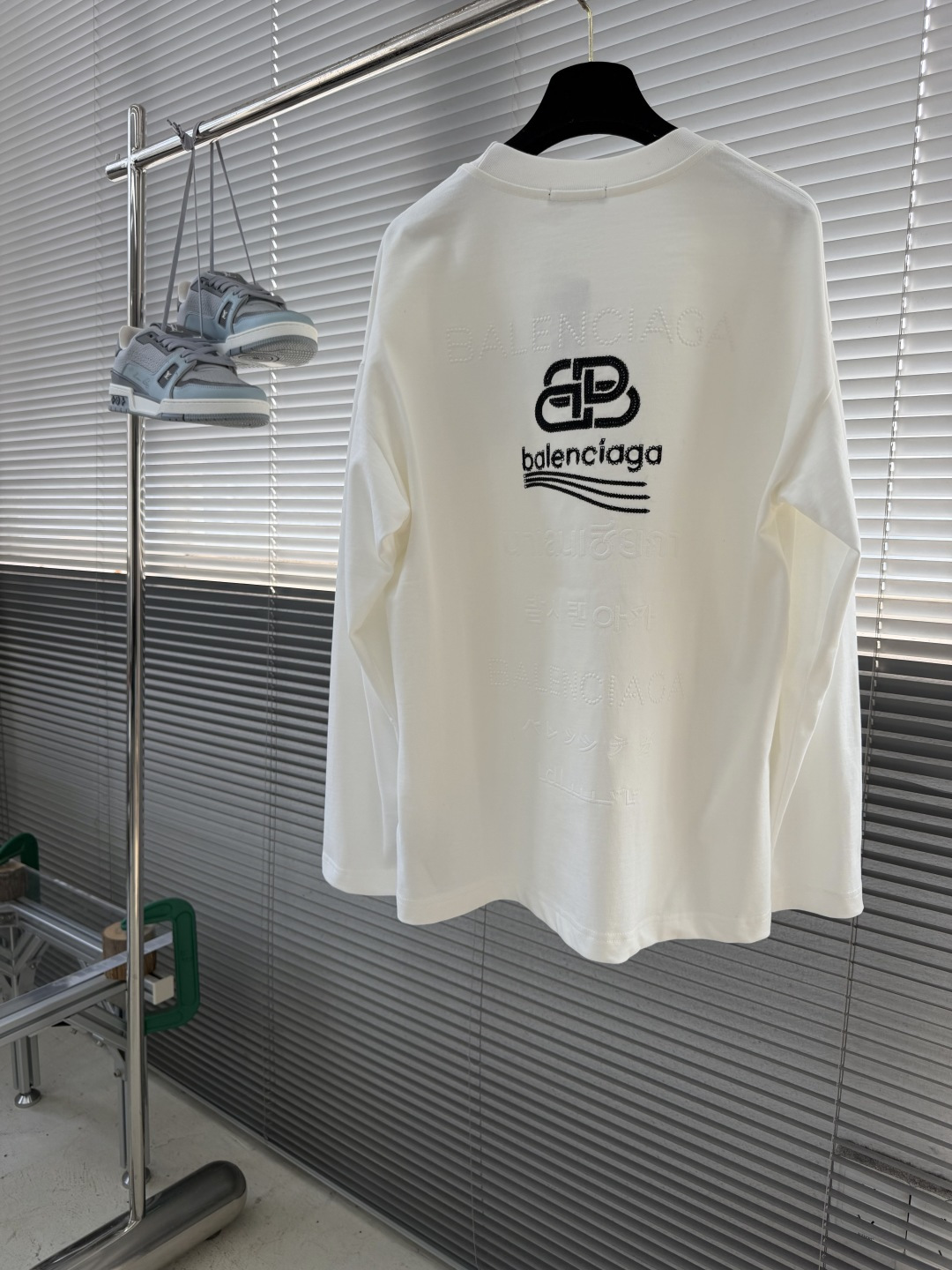 -Balenciag    秋季新款长袖｜品牌logo重工刺绣 这件长袖真的把低调奢华拿捏住 胸前立体刺绣BB标识，针脚