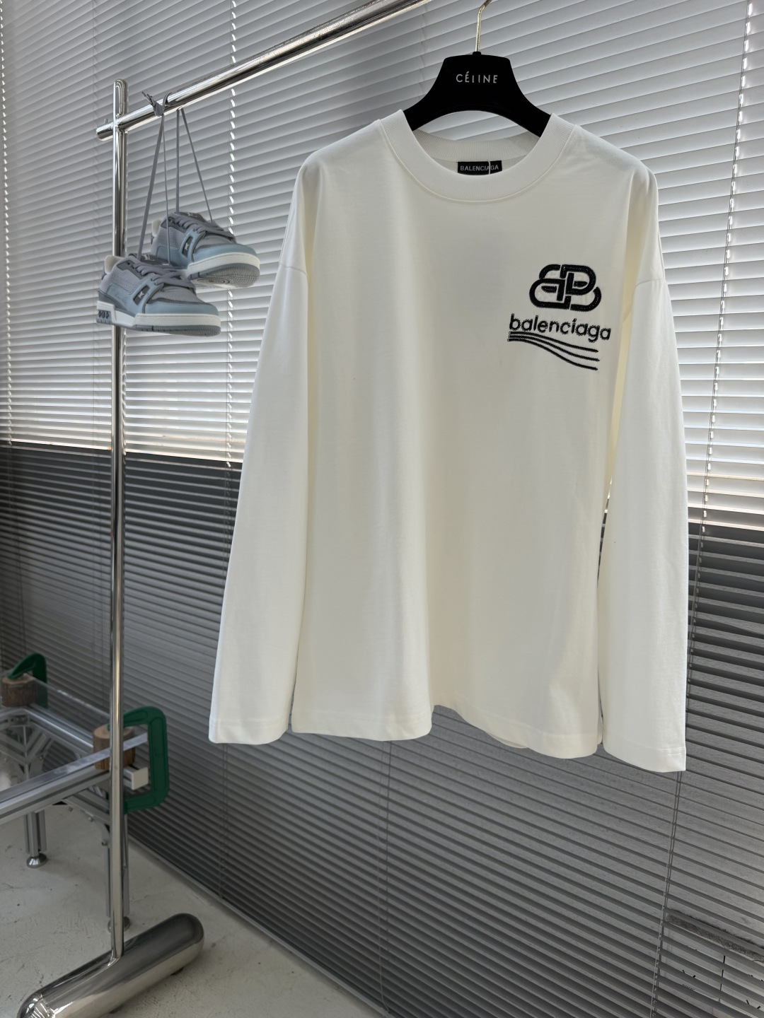 -Balenciag    秋季新款长袖｜品牌logo重工刺绣 这件长袖真的把低调奢华拿捏住 胸前立体刺绣BB标识，针脚