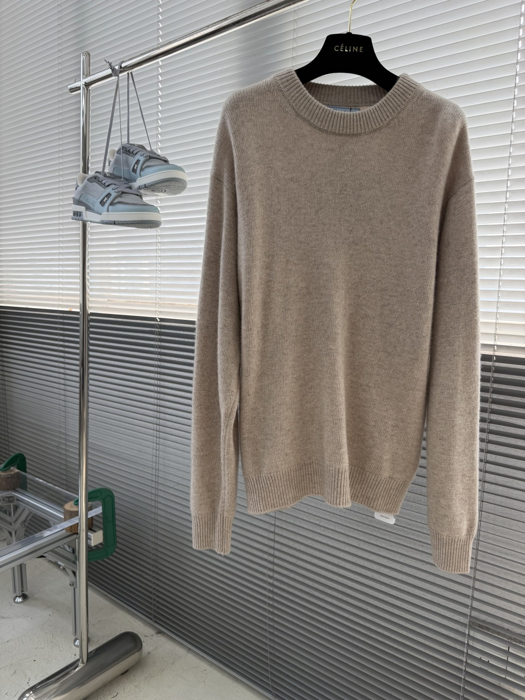 -PRAD     26fw新款纯色倒三角针织毛衣长袖  男女同款  码数：S.M.L.XL 衣长	64	66	68	7