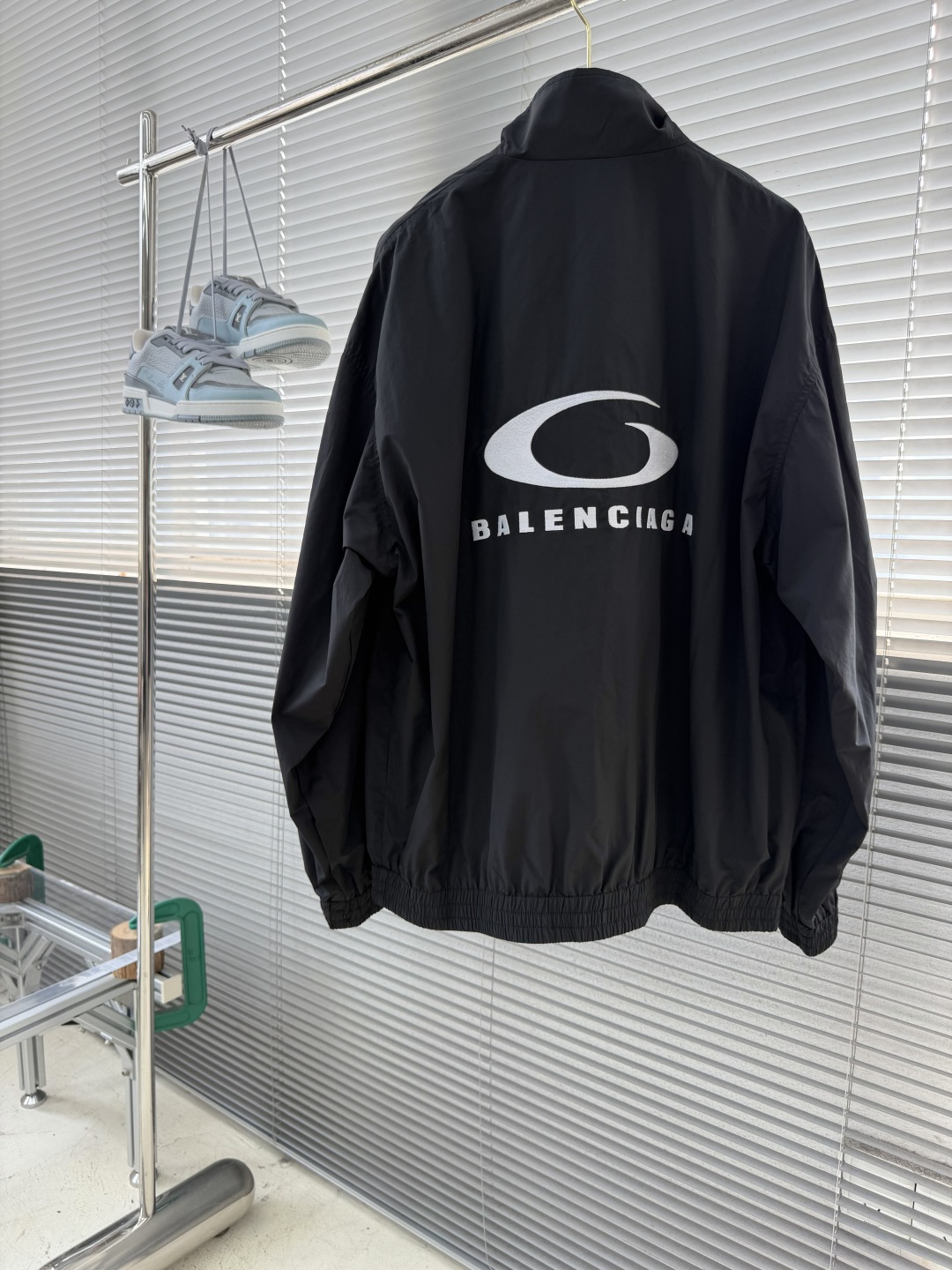 -Balenciag 刺绣Logo科技棉府绸夹克外套 棉质混纺锦纶梭织布 满天星网布 进口刺绣 高温预缩 1:1订 -Balenciag 刺绣Logo科技棉府绸夹克外套 棉质混纺锦纶梭织布 满天星网布 进口刺绣 高温预缩 1:1订