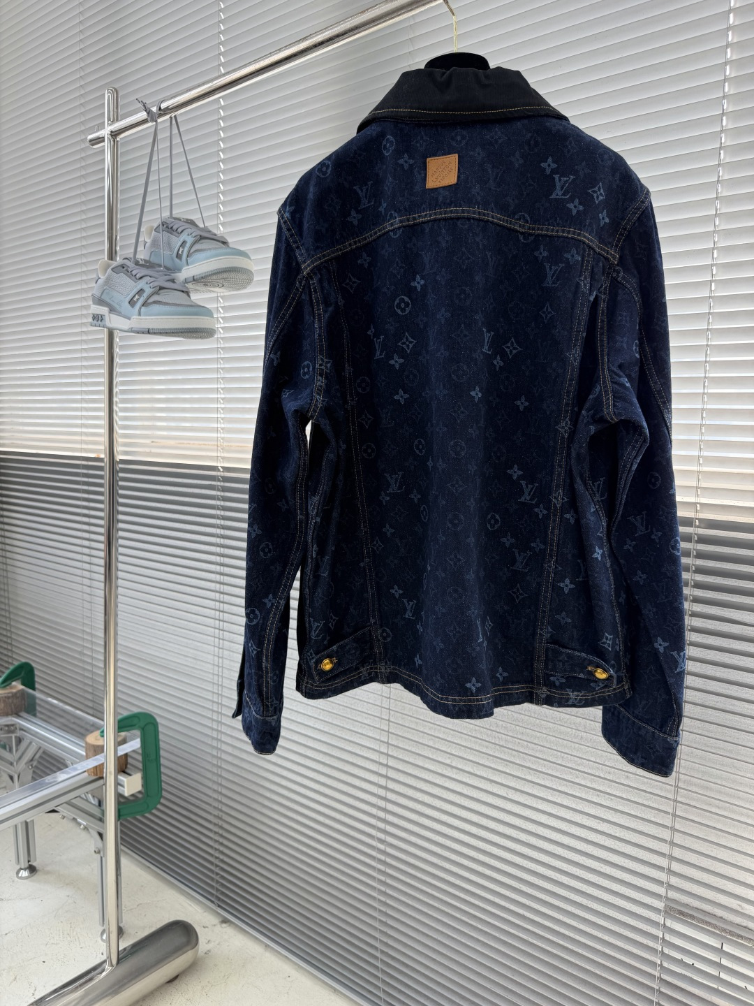 -驴牌 26FW Monogram满印牛仔工装夹克外套 12安赛络纺激光定位烧花面料 定位裁床 雷射激光 成衣洗 -驴牌 26FW Monogram满印牛仔工装夹克外套 12安赛络纺激光定位烧花面料 定位裁床 雷射激光 成衣洗