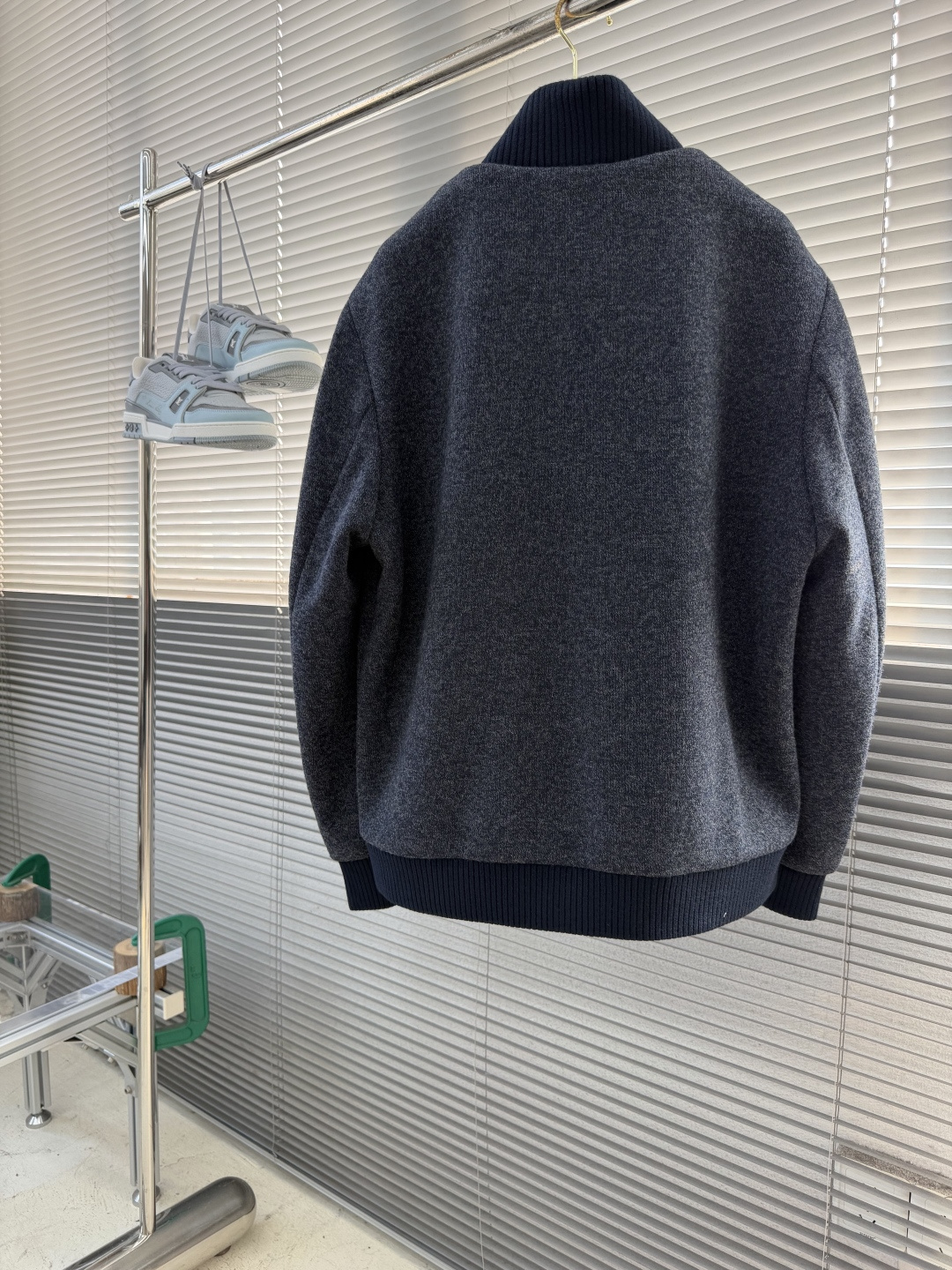 -Brioni 经典意式羊毛混纺休闲棒球夹克 面料与配置:面料采用54.7%腈纶+30.2%聚酯纤维+9.7%锦 -Brioni 经典意式羊毛混纺休闲棒球夹克 面料与配置:面料采用54.7%腈纶+30.2%聚酯纤维+9.7%锦