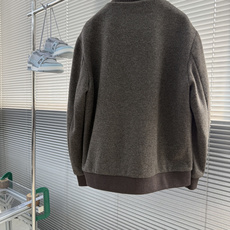 -Brioni 经典意式羊毛混纺休闲棒球夹克 面料与配置:面料采用54.7%腈纶+30.2%聚酯纤维+9.7%锦 -Brioni 经典意式羊毛混纺休闲棒球夹克 面料与配置:面料采用54.7%腈纶+30.2%聚酯纤维+9.7%锦