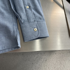 -Berlut* 双口袋设计鱼骨纹加厚款面料布鲁方领长袖工装衬衫 方领双袋设计,鱼骨纹加厚面料 兼具工装利落感与 -Berlut* 双口袋设计鱼骨纹加厚款面料布鲁方领长袖工装衬衫 方领双袋设计,鱼骨纹加厚面料 兼具工装利落感与