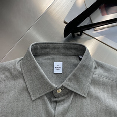 -Berlut* 双口袋设计鱼骨纹加厚款面料布鲁方领长袖工装衬衫 方领双袋设计,鱼骨纹加厚面料 兼具工装利落感与 -Berlut* 双口袋设计鱼骨纹加厚款面料布鲁方领长袖工装衬衫 方领双袋设计,鱼骨纹加厚面料 兼具工装利落感与