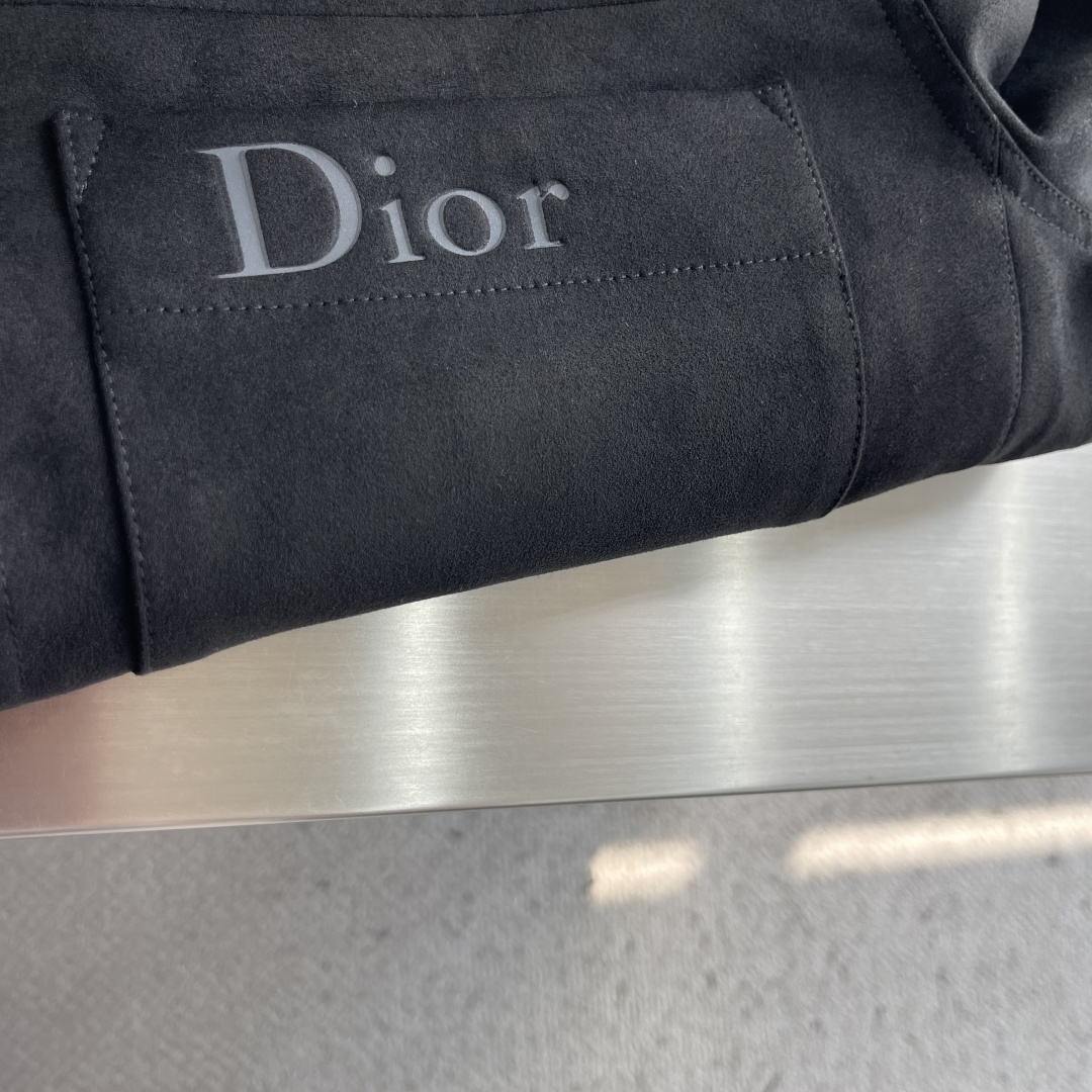-Dio    26FW绒面羊皮革Logo压花夹克外套 定制柔感超纤麂皮绒面料 人丝里布 高温压花 面料复合 1：1订制