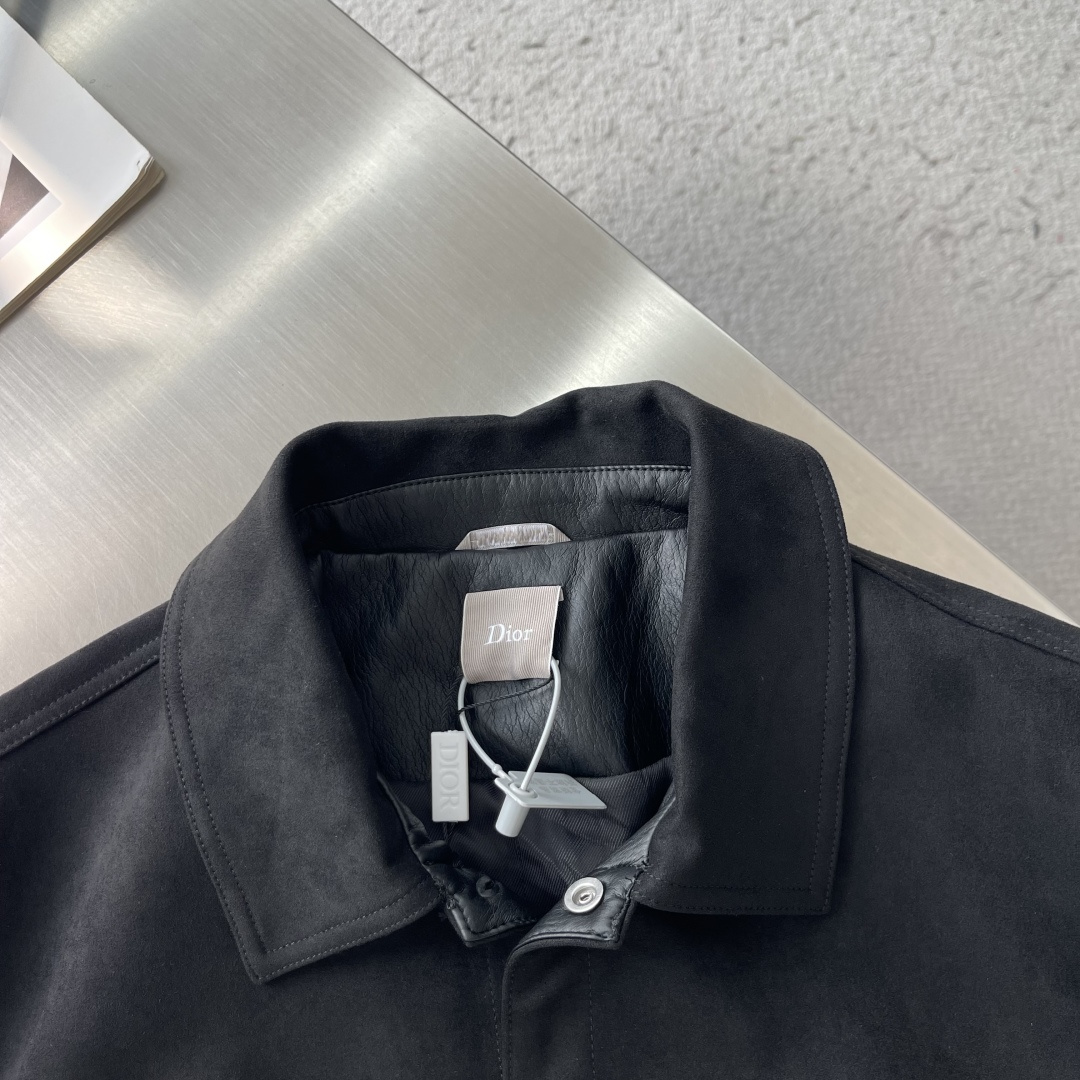 -Dio    26FW绒面羊皮革Logo压花夹克外套 定制柔感超纤麂皮绒面料 人丝里布 高温压花 面料复合 1：1订制