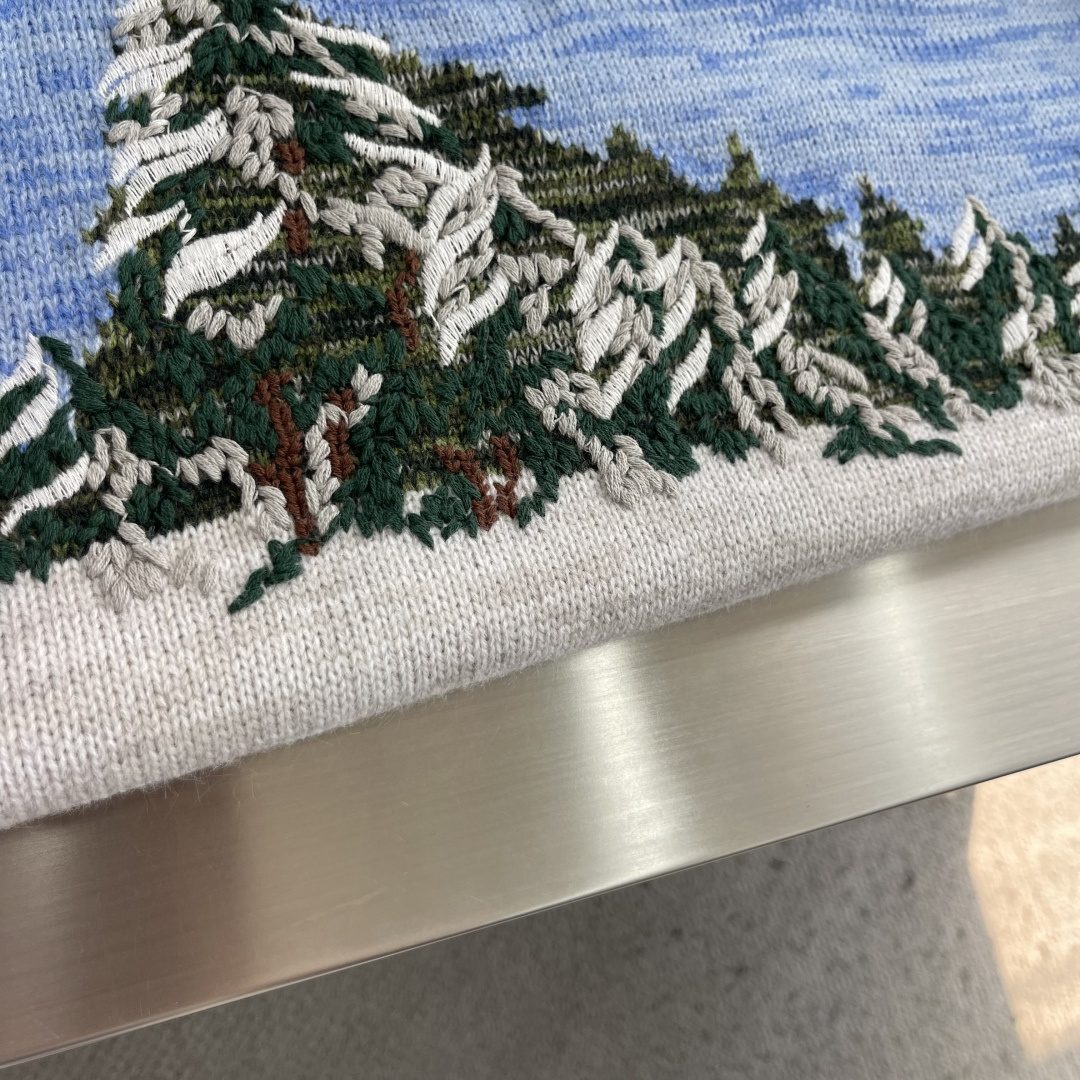 -Dio    26fw新款Dio* aLoro Pianas 限定系列 雪景刺绣圆领长袖 毛衣 男女同款  这款针织衫