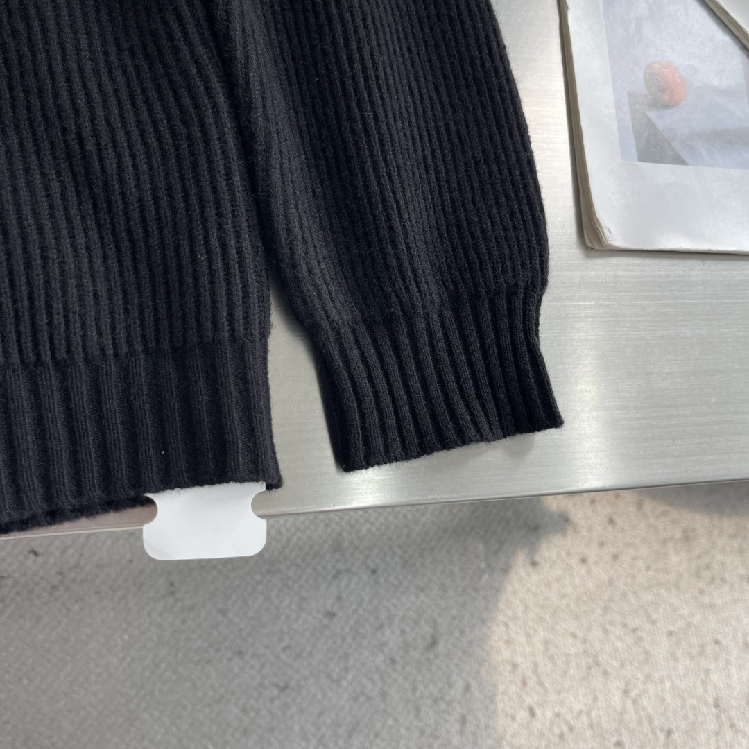 -YSL/圣罗兰     26fw新款全羊毛针织半拉链高领毛衣  男女同款  码数：S.M.L.XL 衣长	65	67	