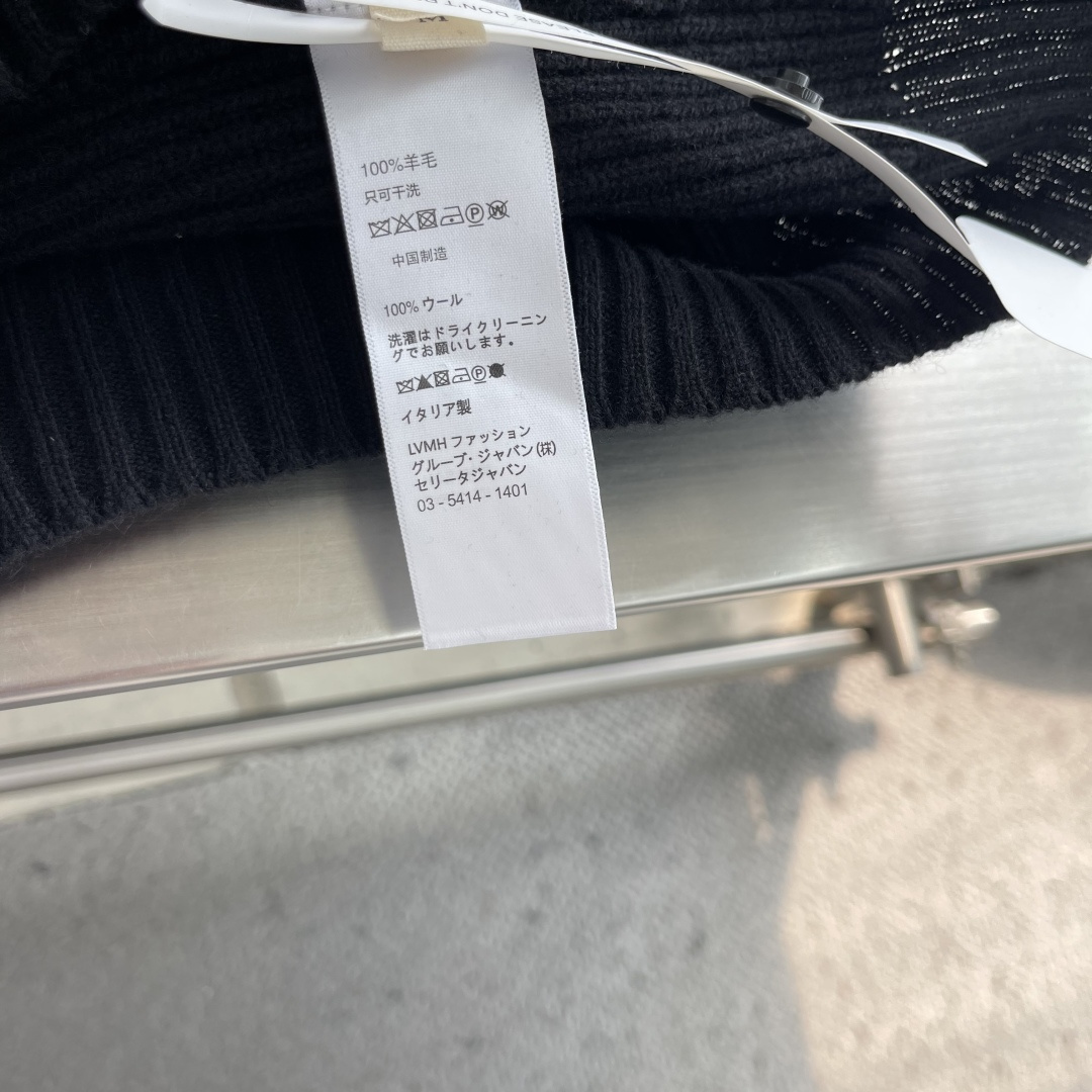 -YSL/圣罗兰     26fw新款全羊毛针织半拉链高领毛衣  男女同款  码数：S.M.L.XL 衣长	65	67	