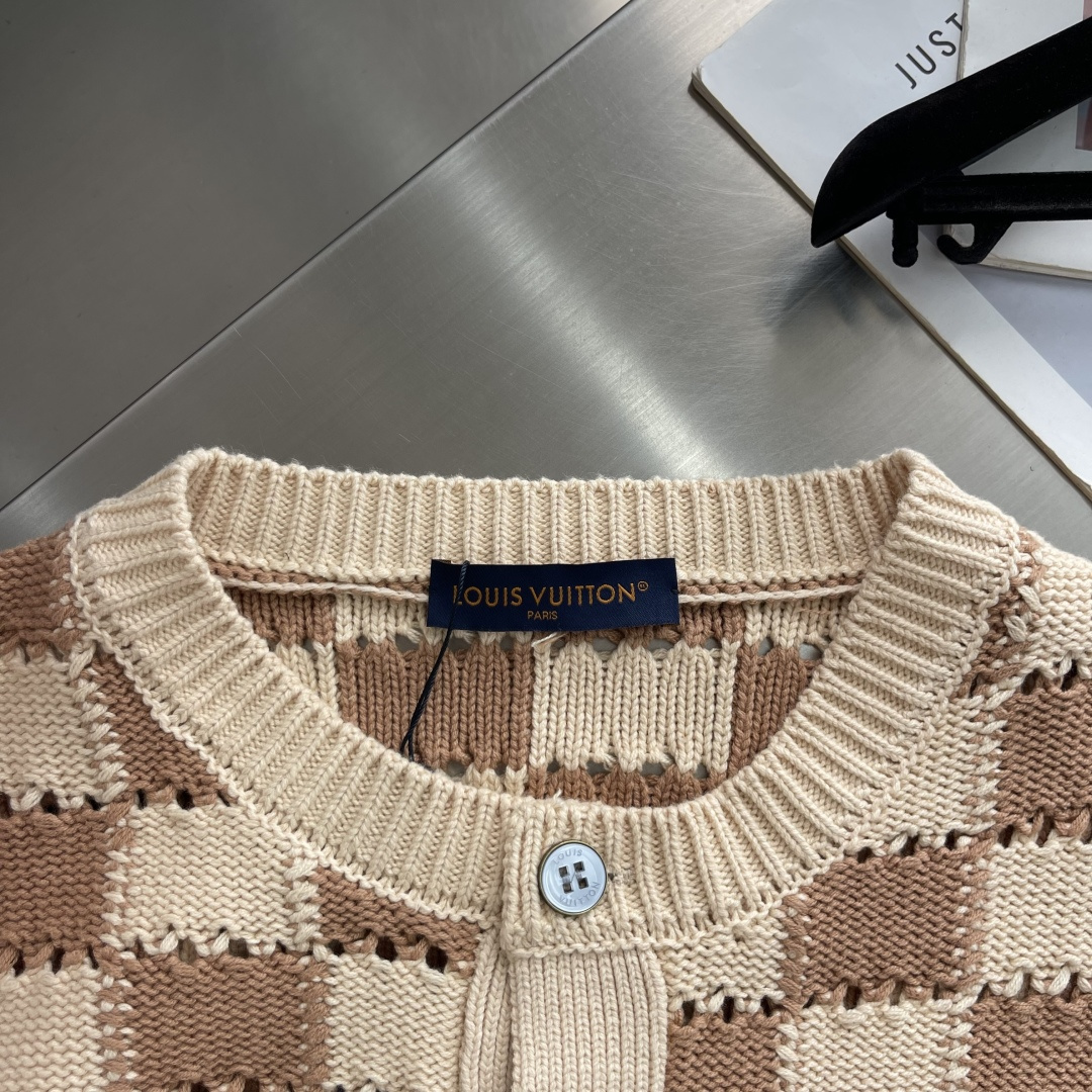 -驴牌 26FW 皮牌标识Damier针织开衫 定染100%精疏棉粗支棉纱 采用日本进口(岛精)织机 模版刺绣 -驴牌 26FW 皮牌标识Damier针织开衫 定染100%精疏棉粗支棉纱 采用日本进口(岛精)织机 模版刺绣