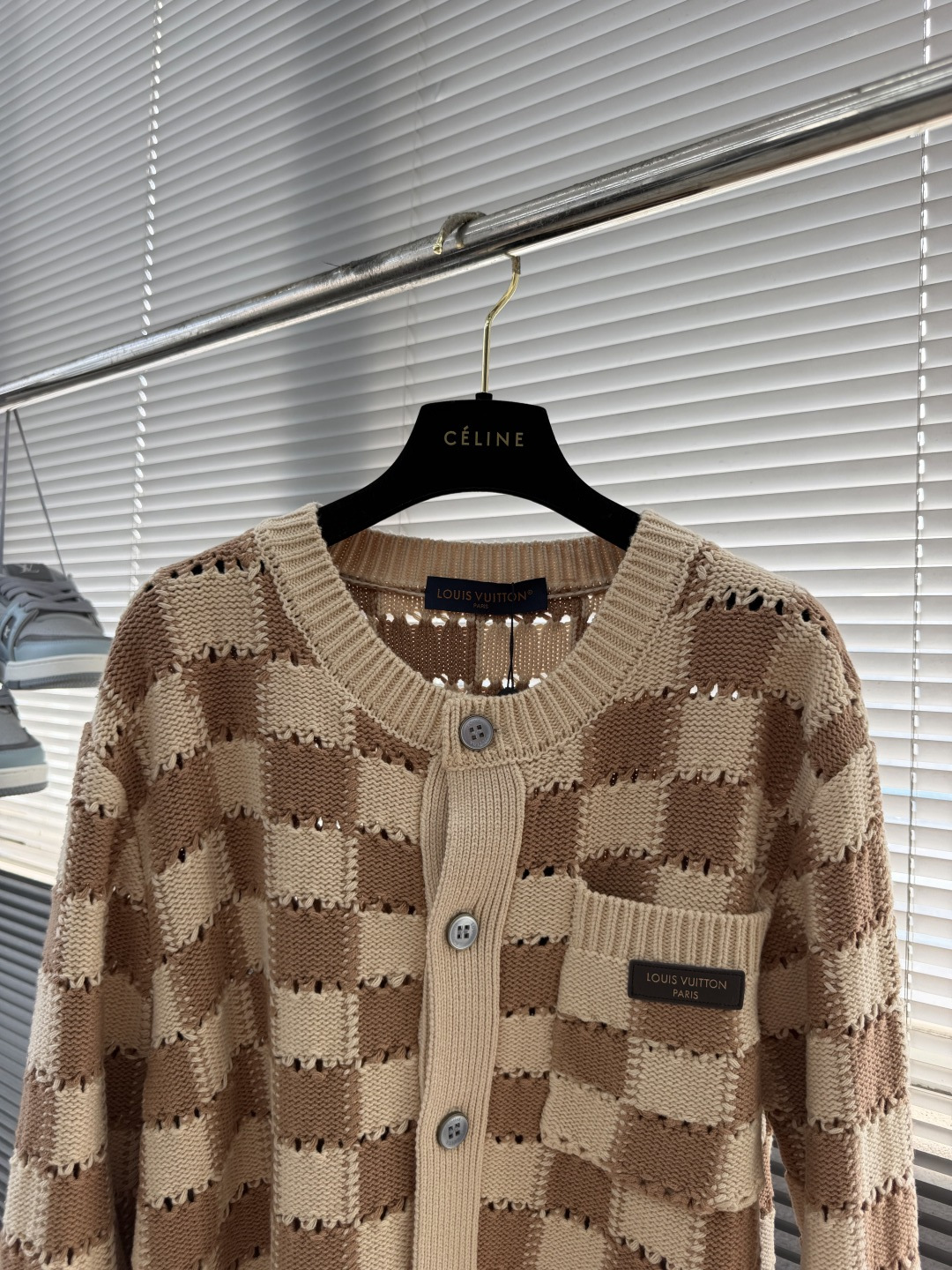 -驴牌 26FW 皮牌标识Damier针织开衫 定染100%精疏棉粗支棉纱 采用日本进口(岛精)织机 模版刺绣 -驴牌 26FW 皮牌标识Damier针织开衫 定染100%精疏棉粗支棉纱 采用日本进口(岛精)织机 模版刺绣