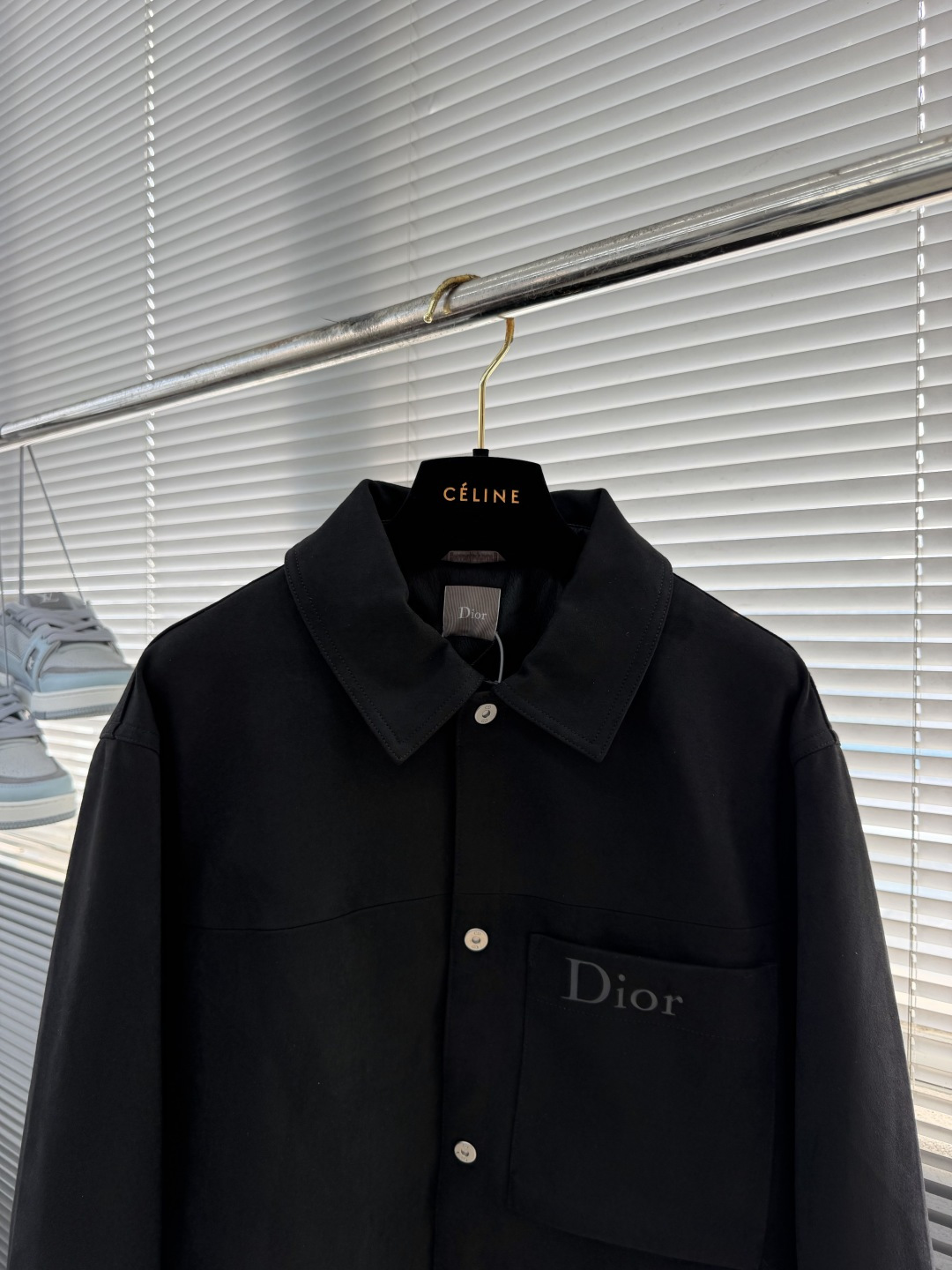 -Dio    26FW绒面羊皮革Logo压花夹克外套 定制柔感超纤麂皮绒面料 人丝里布 高温压花 面料复合 1：1订制