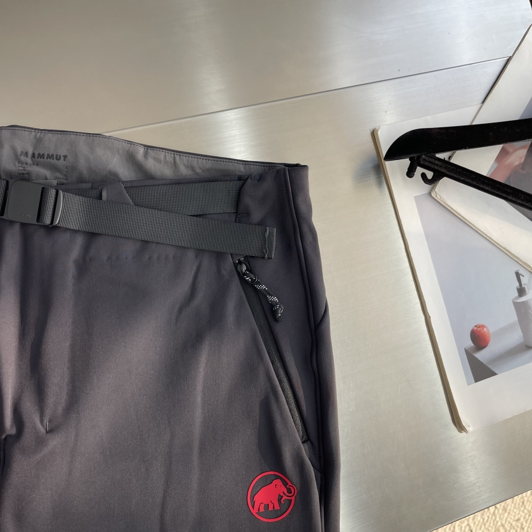 -Mammut/猛犸象      26fw新款Clion 红标LOGO防风防泼水纯色舒适 休闲裤 男款 黑色 码数：M.