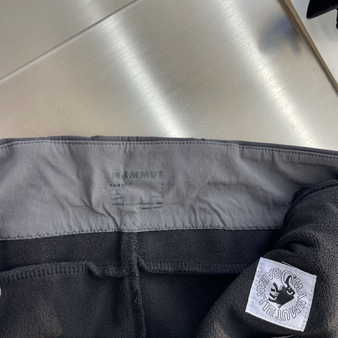 -Mammut/猛犸象      26fw新款Clion 红标LOGO防风防泼水纯色舒适 休闲裤 男款 黑色 码数：M.