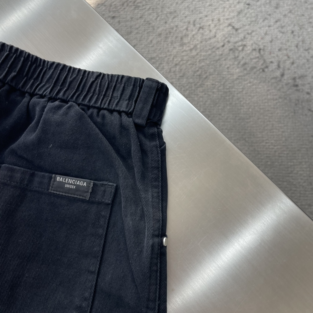 -Balenciag    26秋冬新款休闲裤🔥品味与价值共享 上身穿着非常舒适 低调不失奢华 穿出去非常有档次,裤型款
