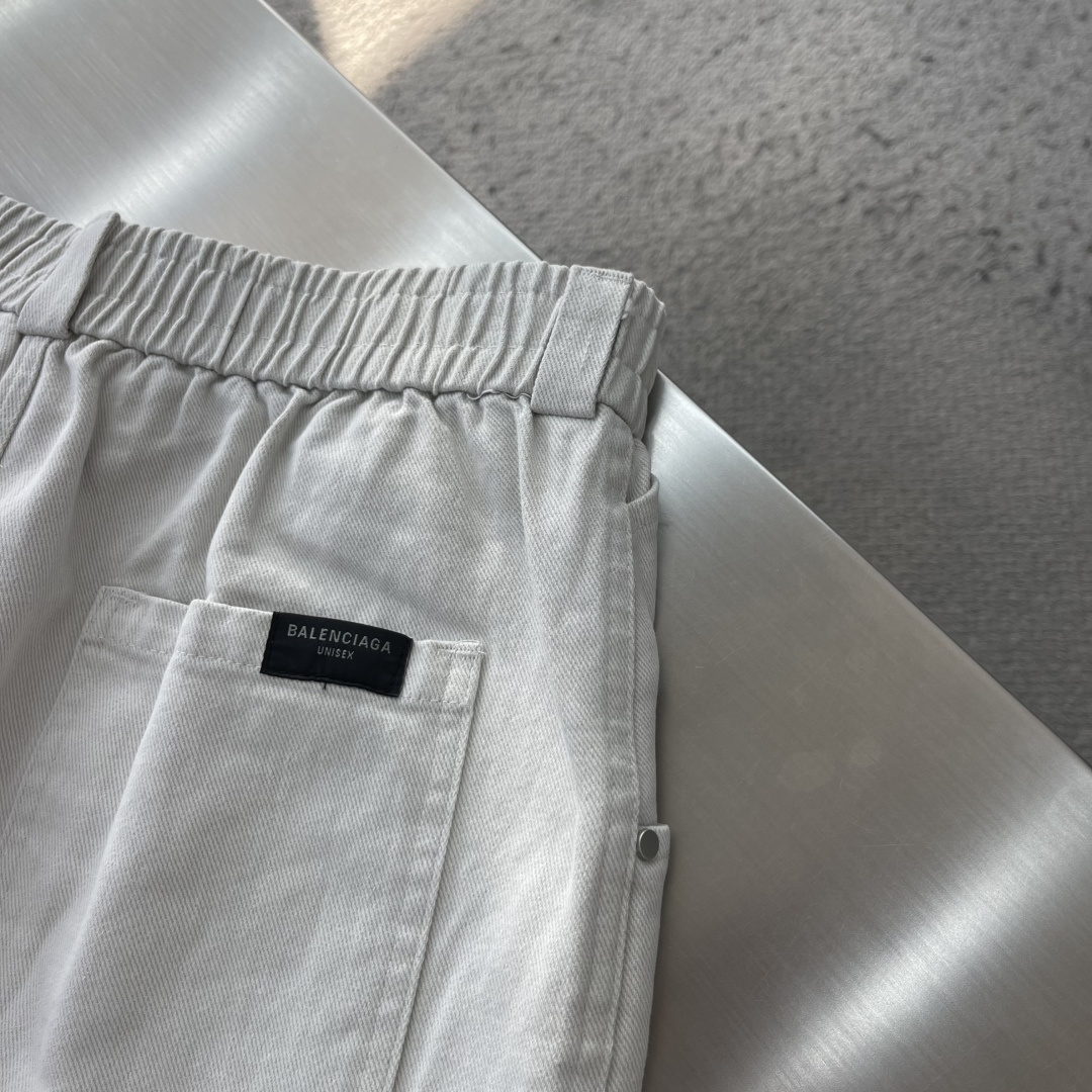 -Balenciag    26秋冬新款休闲裤🔥品味与价值共享 上身穿着非常舒适 低调不失奢华 穿出去非常有档次,裤型款