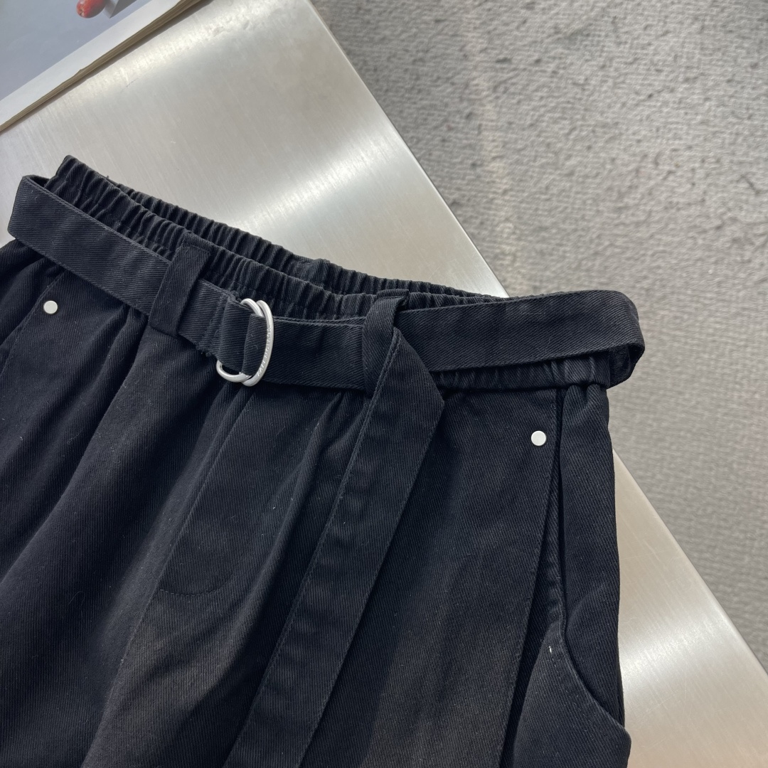 -Balenciag 2026秋冬新款裤子 走秀款 独家定制棉麻面料 搭配拼接设计 时尚帅气 垂感超好不易褶皱 细 -Balenciag 2026秋冬新款裤子 走秀款 独家定制棉麻面料 搭配拼接设计 时尚帅气 垂感超好不易褶皱 细