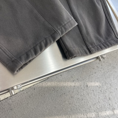 -Balenciag 2026fw 工装多袋直筒长裤,采用高密度梭织面料,内里附了一层纯棉里布以提升穿着舒适度,工 -Balenciag 2026fw 工装多袋直筒长裤,采用高密度梭织面料,内里附了一层纯棉里布以提升穿着舒适度,工