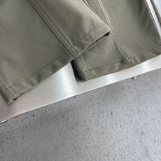 -Stone Island 工装风休闲长裤,采用高弹棉质面料,超级亲肤舒适,两侧工装口袋设计,上身效果超级帅气! -Stone Island 工装风休闲长裤,采用高弹棉质面料,超级亲肤舒适,两侧工装口袋设计,上身效果超级帅气!
