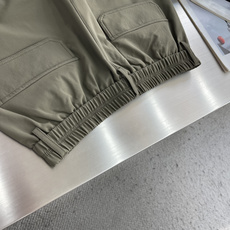 -Stone Island 工装风休闲长裤,采用高弹棉质面料,超级亲肤舒适,两侧工装口袋设计,上身效果超级帅气! -Stone Island 工装风休闲长裤,采用高弹棉质面料,超级亲肤舒适,两侧工装口袋设计,上身效果超级帅气!