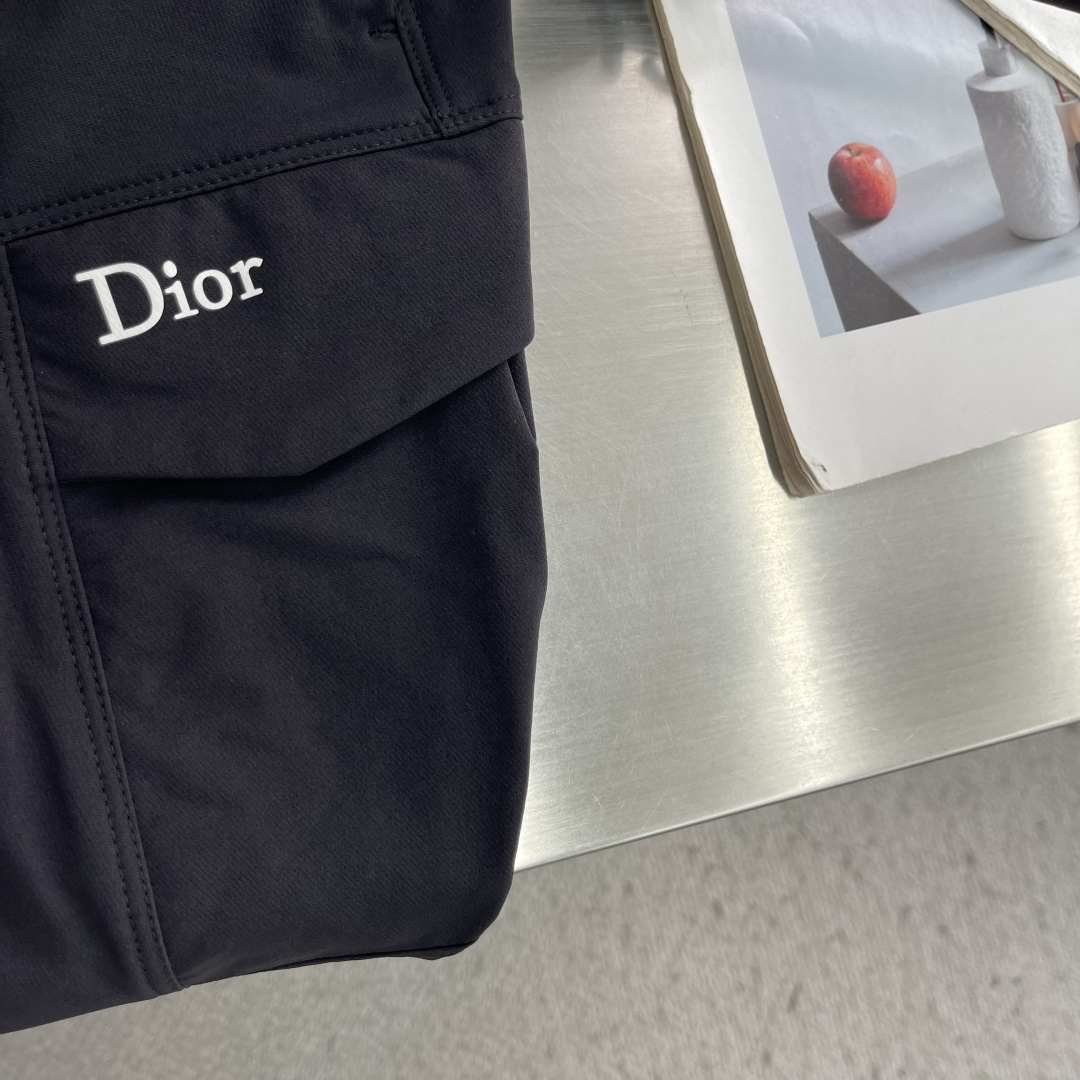 -Dio     26年秋冬新款休闲裤，进口高定优质面料，直筒版型 工装风设计，面料柔软 保型性好 不挑身材，细节做工到