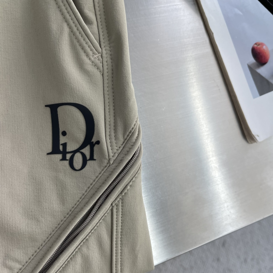-Dio 26年秋冬新款休闲裤,机能风,字母Logo标识‼️,进口高定优质面料,直筒版型,面料柔软 保型性好 不 -Dio 26年秋冬新款休闲裤,机能风,字母Logo标识‼️,进口高定优质面料,直筒版型,面料柔软 保型性好 不