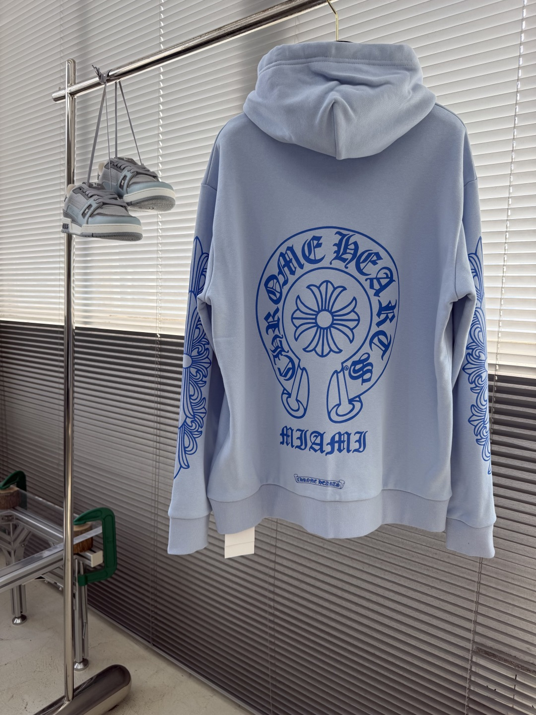 -CH 克罗心    26fw马蹄麒麟蓝色帽衫 面料采用定织定染320克抓绒 印花采用油墨印花  开模定制帽绳扣  尺码