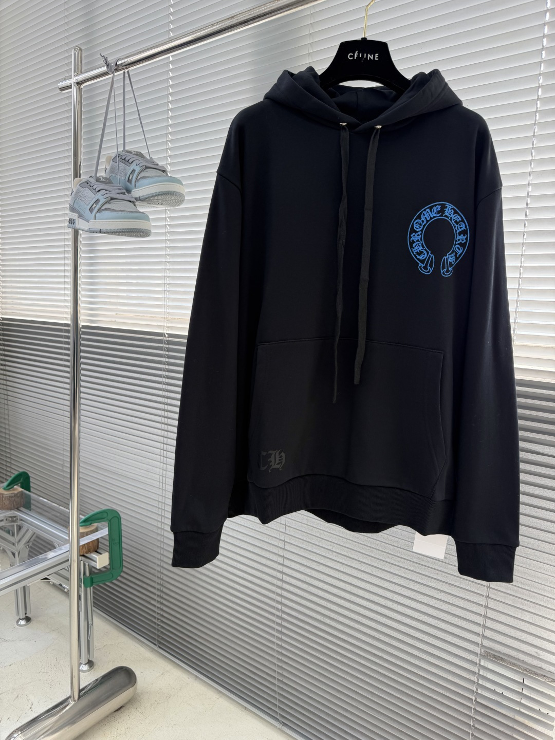 -CH 克罗心    26fw马蹄闪粉暗纹黑麒麟帽衫 1.88W购入 面料采用定织定染320克抓绒 印花采用水晶闪粉印花