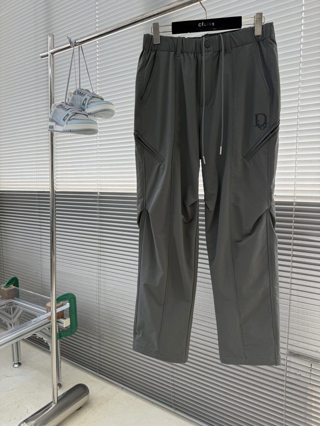 -Dio     26年秋冬新款休闲裤，机能风，字母Logo标识‼️，进口高定优质面料，直筒版型，面料柔软 保型性好 不
