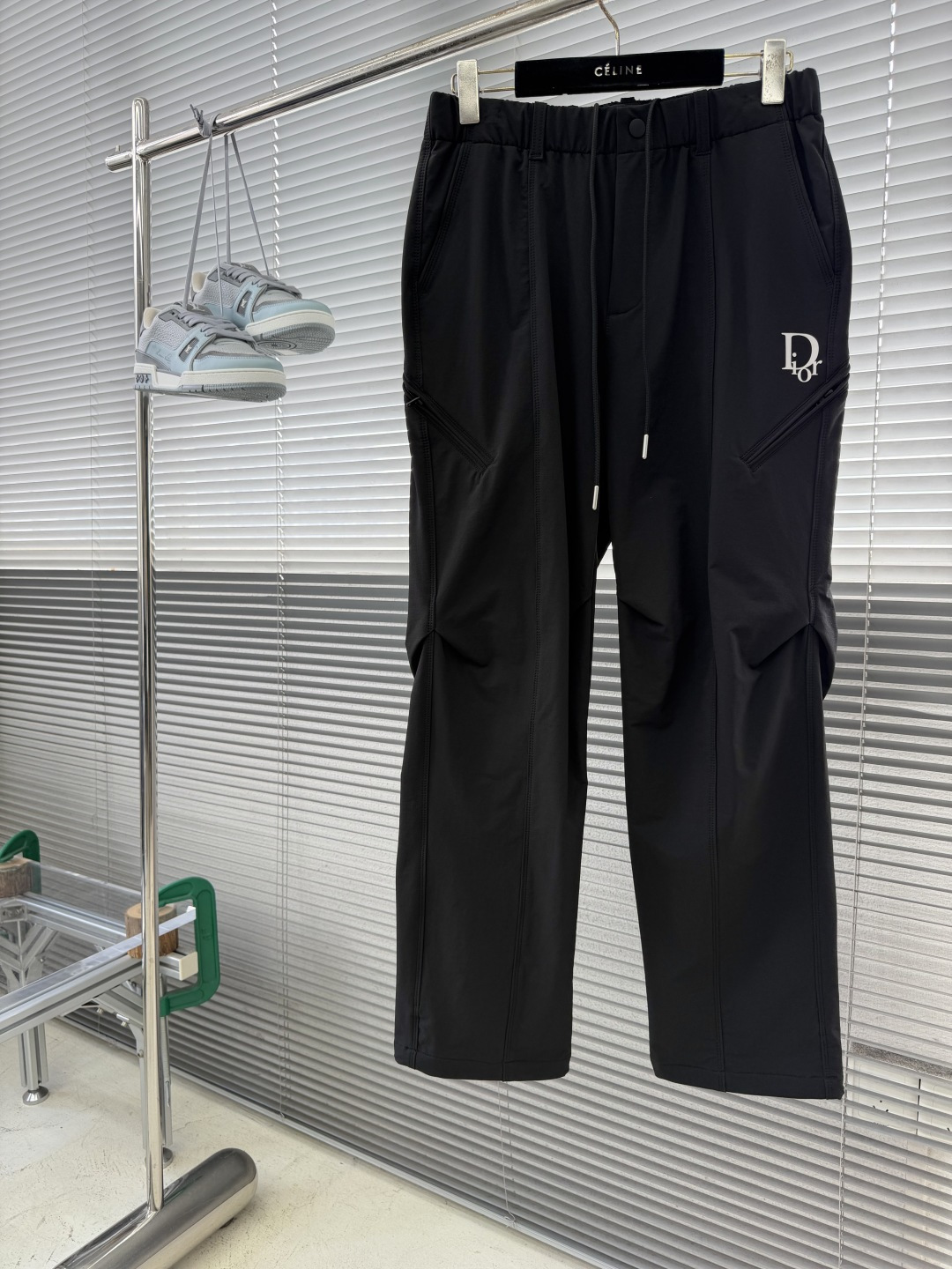 -Dio     26年秋冬新款休闲裤，机能风，字母Logo标识‼️，进口高定优质面料，直筒版型，面料柔软 保型性好 不