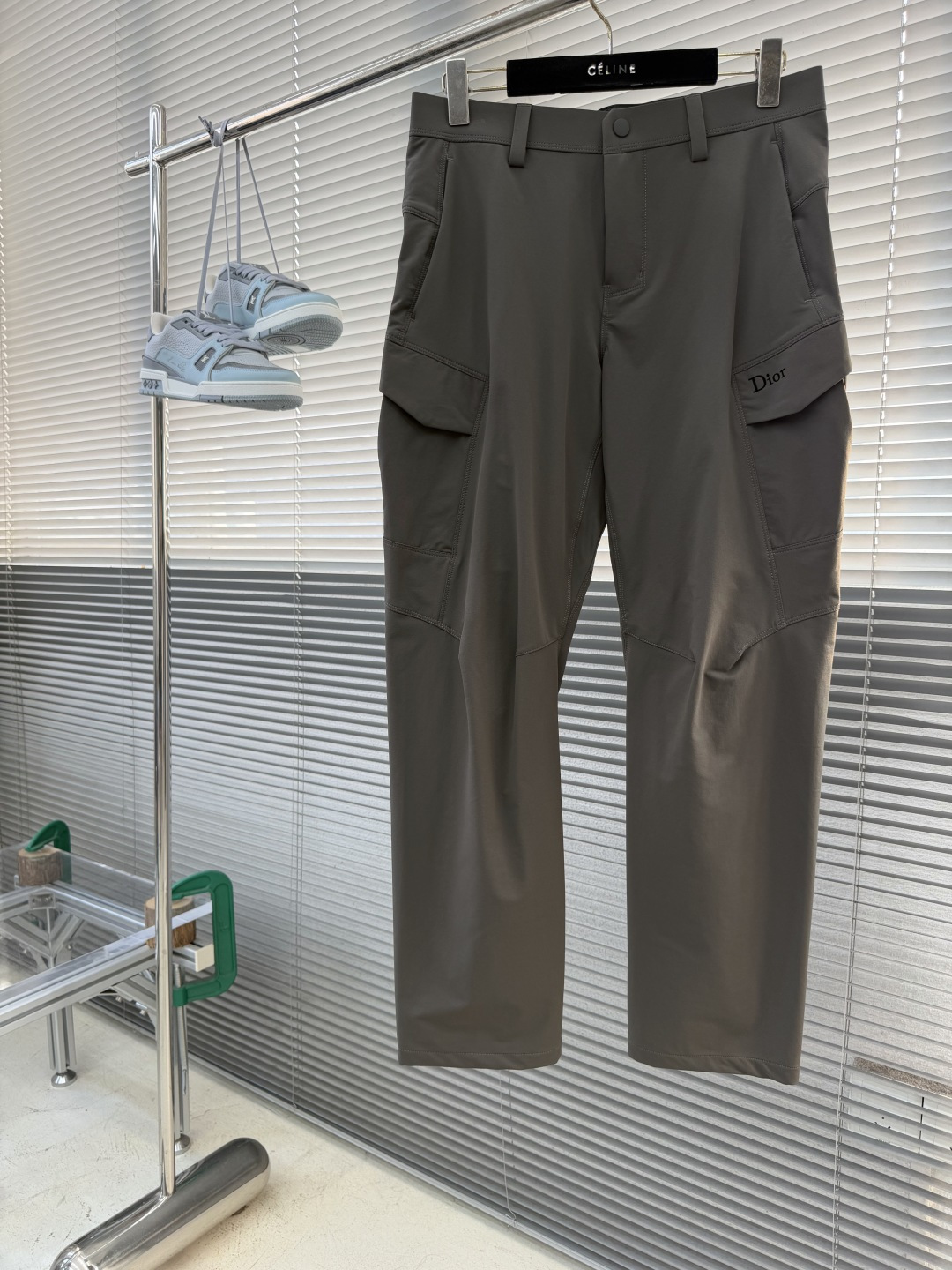 -Dio     26年秋冬新款休闲裤，进口高定优质面料，直筒版型 工装风设计，面料柔软 保型性好 不挑身材，细节做工到