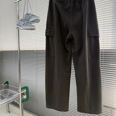 -Balenciag 2026fw 工装多袋直筒长裤,采用高密度梭织面料,内里附了一层纯棉里布以提升穿着舒适度,工 -Balenciag 2026fw 工装多袋直筒长裤,采用高密度梭织面料,内里附了一层纯棉里布以提升穿着舒适度,工