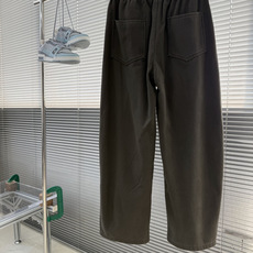 -Balenciag 2026秋冬新品休闲裤,将工装风与时尚感巧妙交织。深色款沉稳内敛,灰色款则更显随性。均采用 -Balenciag 2026秋冬新品休闲裤,将工装风与时尚感巧妙交织。深色款沉稳内敛,灰色款则更显随性。均采用