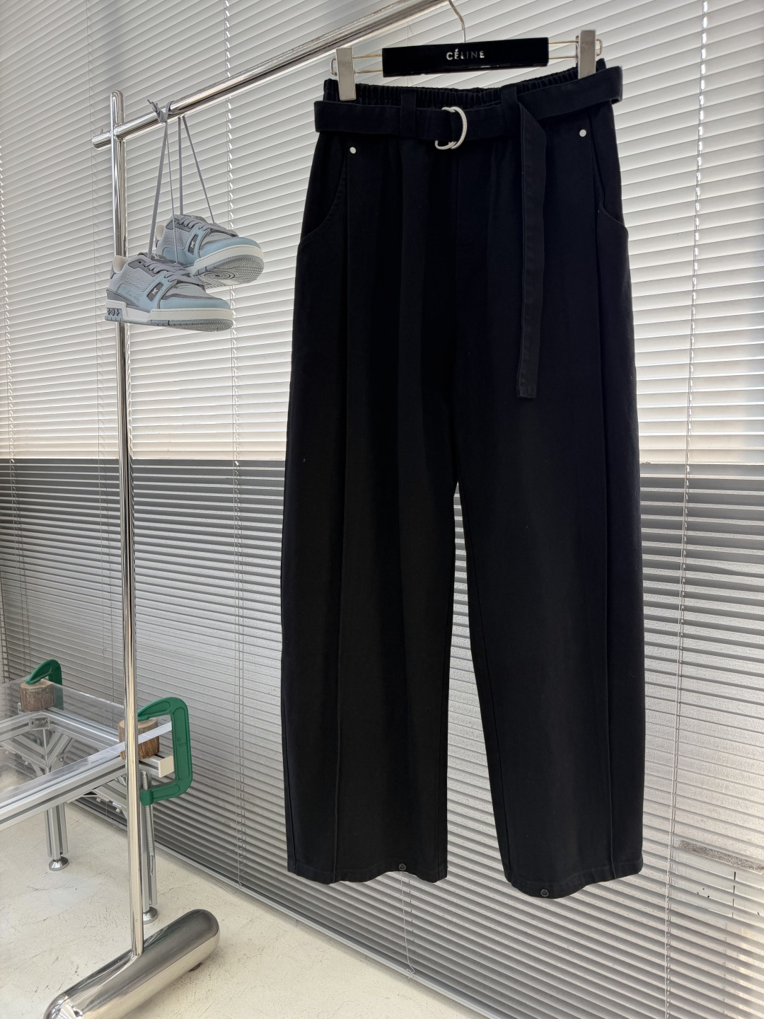 -Balenciag    2026秋冬新款裤子 走秀款 独家定制棉麻面料 搭配拼接设计 时尚帅气 垂感超好不易褶皱 细