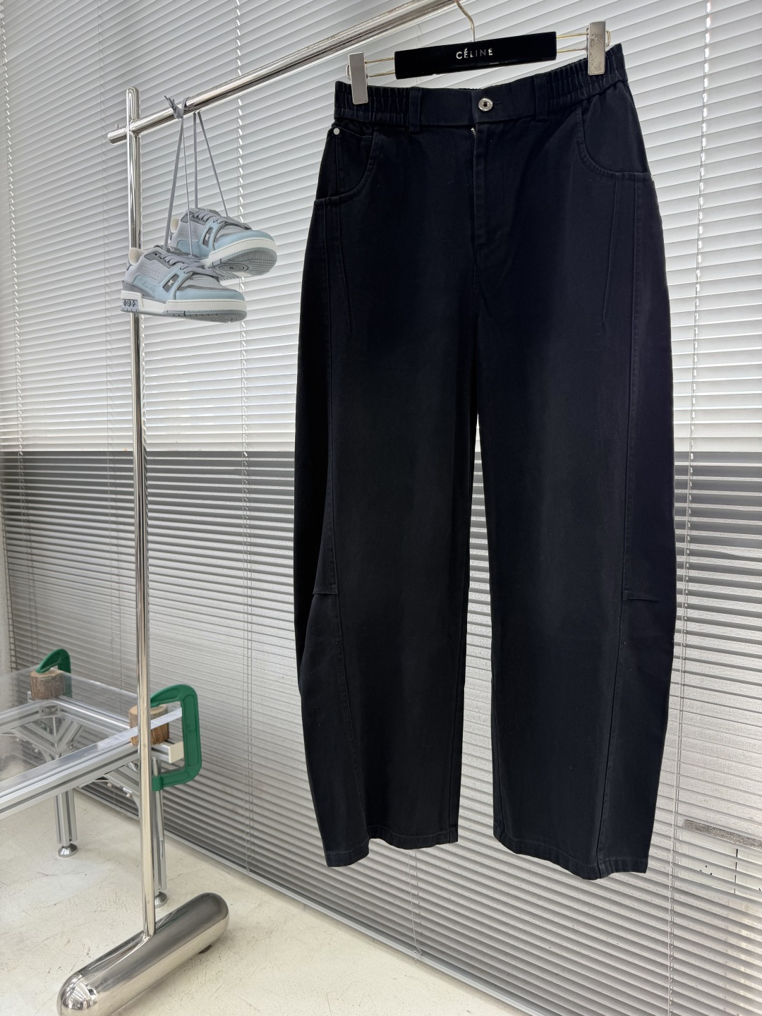 -Balenciag    26秋冬新款休闲裤🔥品味与价值共享 上身穿着非常舒适 低调不失奢华 穿出去非常有档次,裤型款