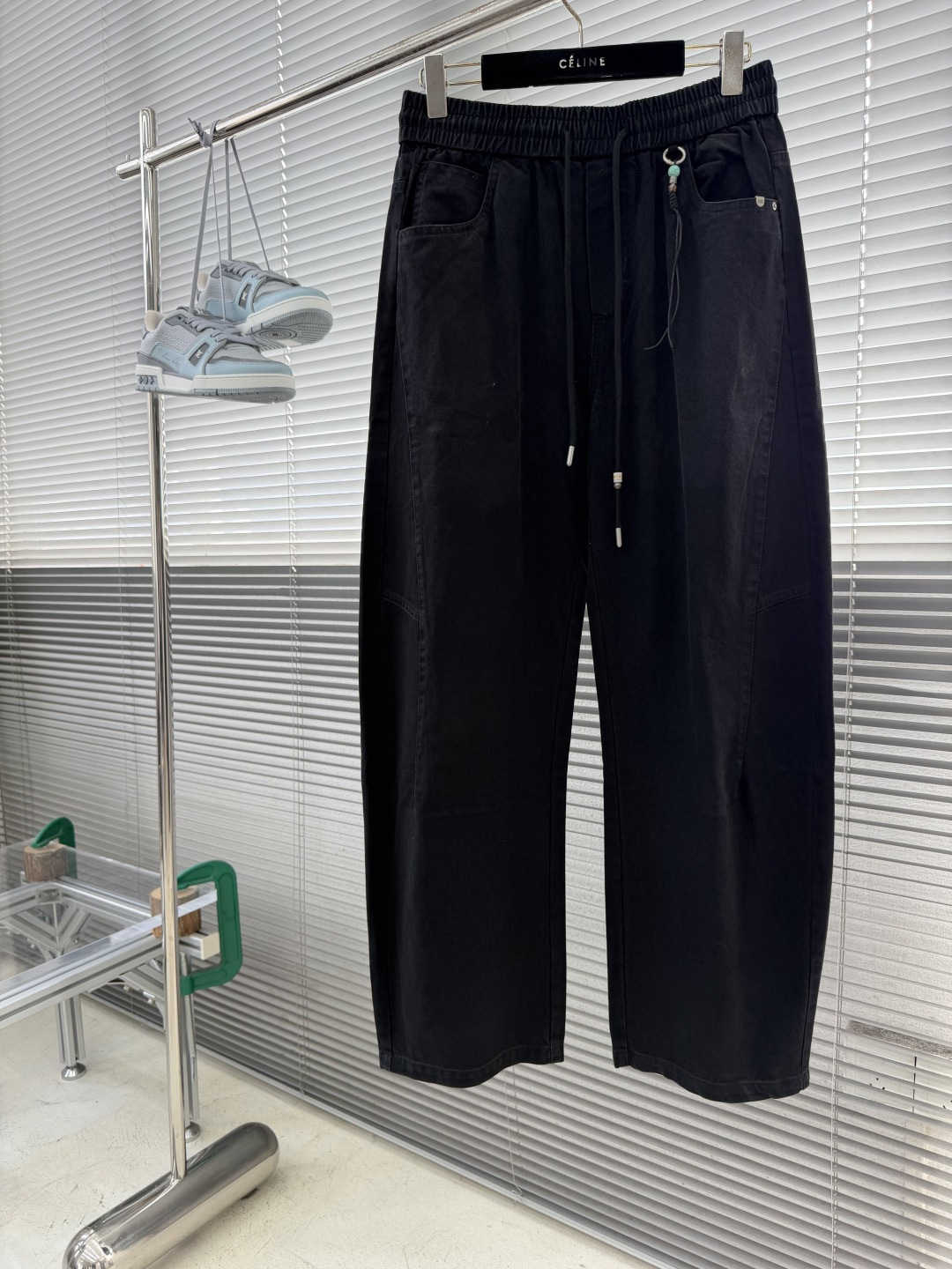 -Balenciag    26年新款休闲裤 潮流前线 专柜热销款 品味与价值共享 身穿着非常舒适 低调不失奢华 穿出去