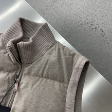 -Z ZEGN FW26 纯色立领拉链羽绒马甲 男款 淡灰褐色 码数:46.48.50.52.54.56 尺码 -Z ZEGN FW26 纯色立领拉链羽绒马甲 男款 淡灰褐色 码数:46.48.50.52.54.56 尺码