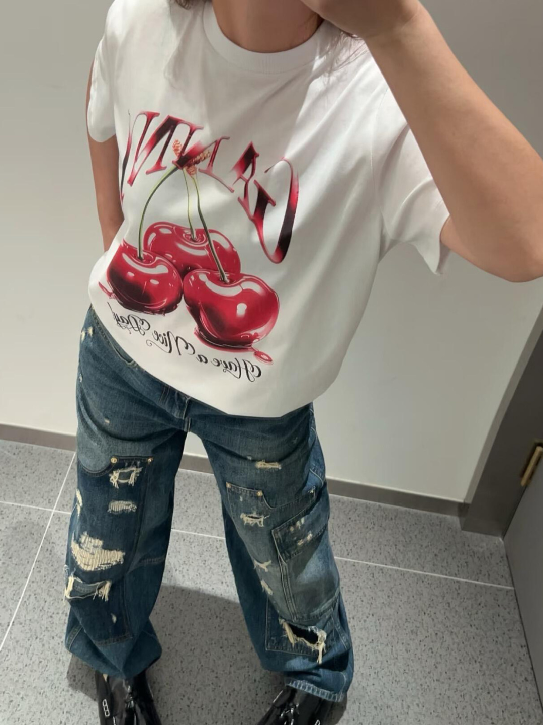 NO:325478,Explore the fresh summer trend, our slim fit white round neck T-shirt is made of top-grade pure cotton, skin-friendly and breathable, bringing the ultimate comfortable wearing experience., tees, t-shirt, alexander wang19860909探索夏日清新风潮,我们的修身版型白色圆领T恤,采用顶级纯棉材质,亲肤透气,带来极致舒适的穿着体验.,,tees，t-shirt,alexander wang,Women's clothing