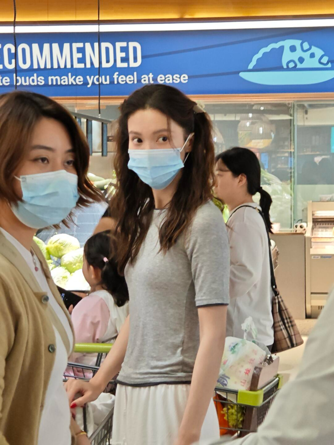 NO:318625,Jin Chen's same pure cotton fake two-piece double-neck round-neck T-shirt, interpreting low-key elegance in minimalist black and gray color scheme., tees, t-shirt, alexander wang19860909金晨同款纯棉假两件双领圆领T恤,以极简的黑灰配色诠释低调的优雅.,,tees，t-shirt,alexander wang,Women's clothing